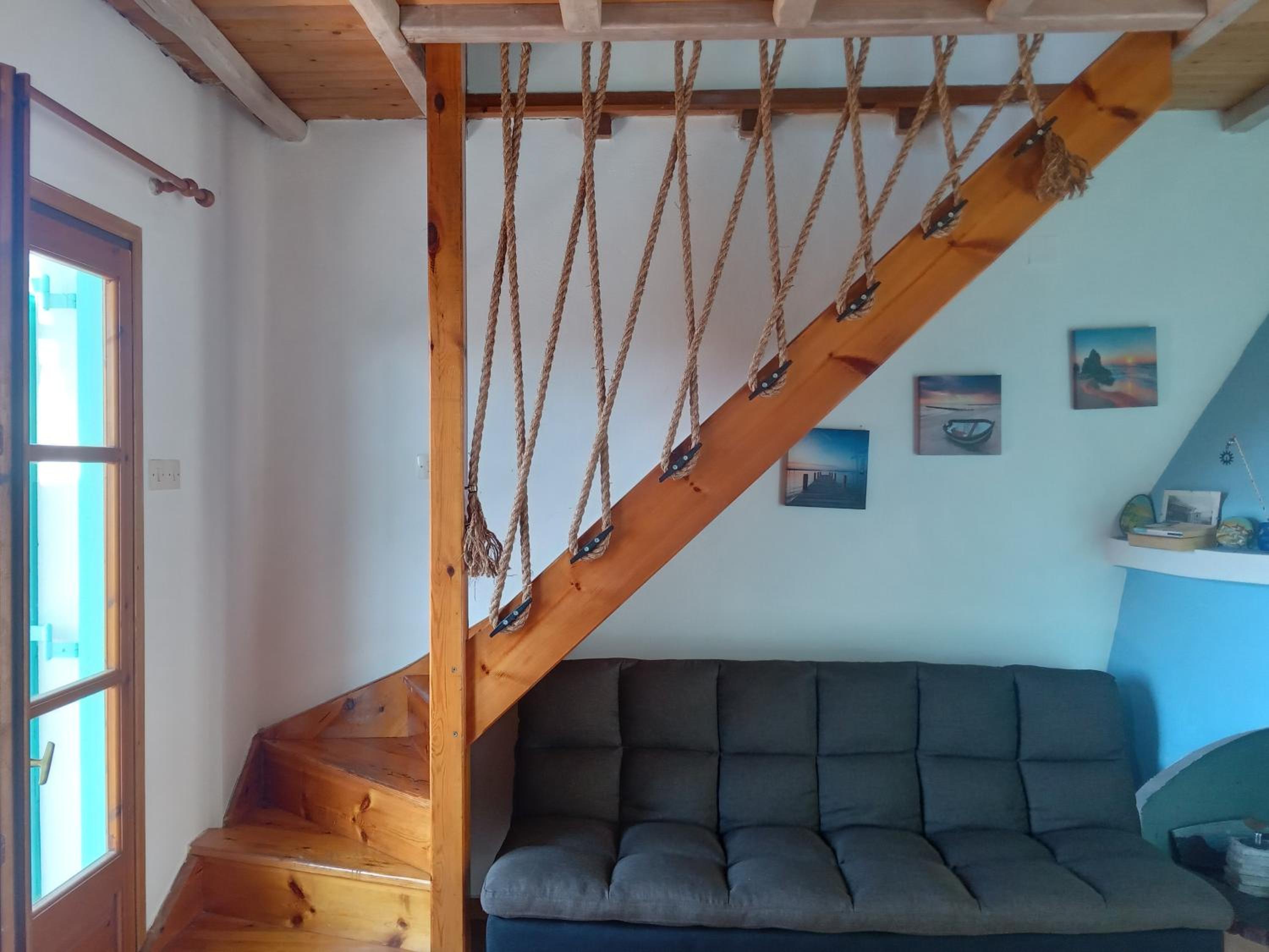 Iordanis house- Traditional House in old Alonnisos view 4