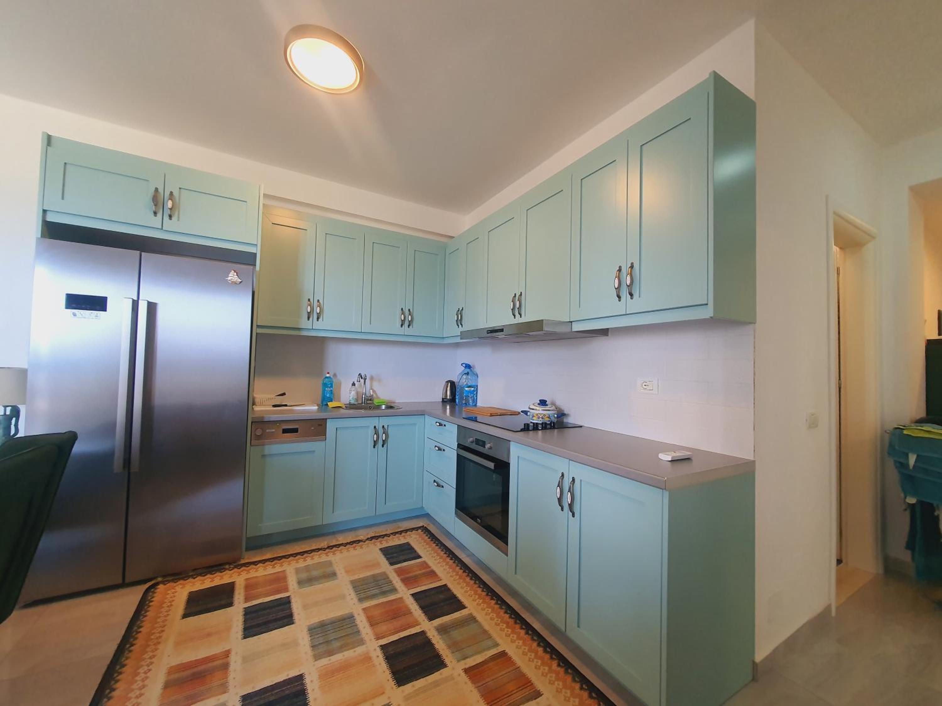 White SideSea View Apartment