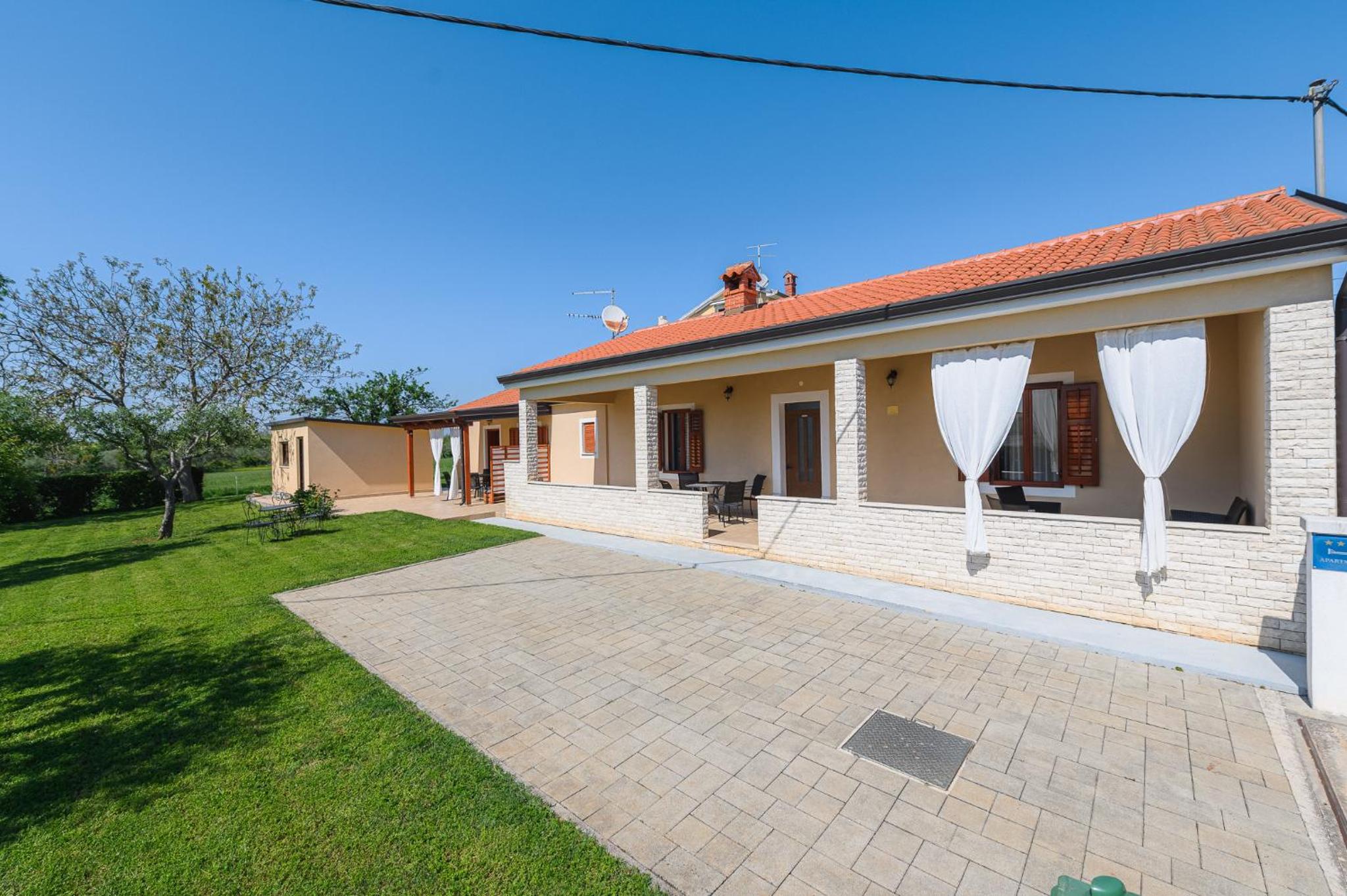 MIMA house with apartments - main view