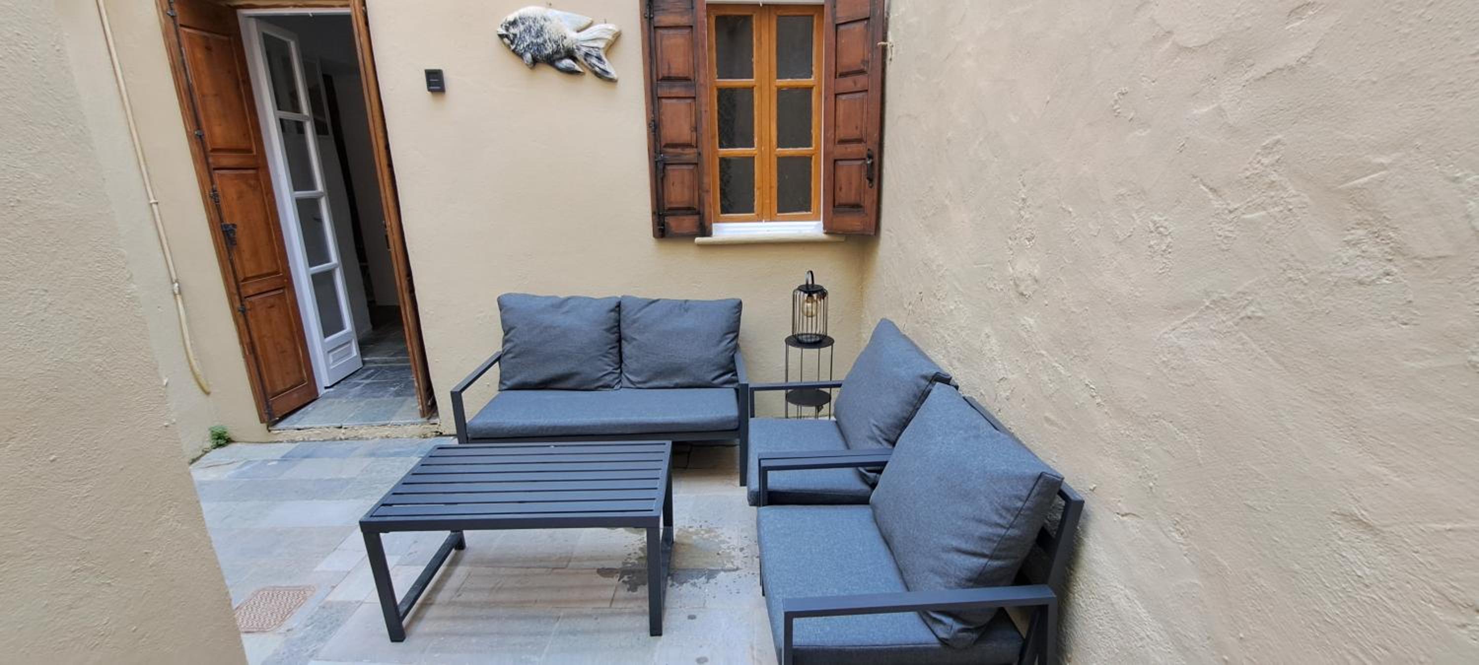 The Retreat in the heart of Old Town Rhodes
