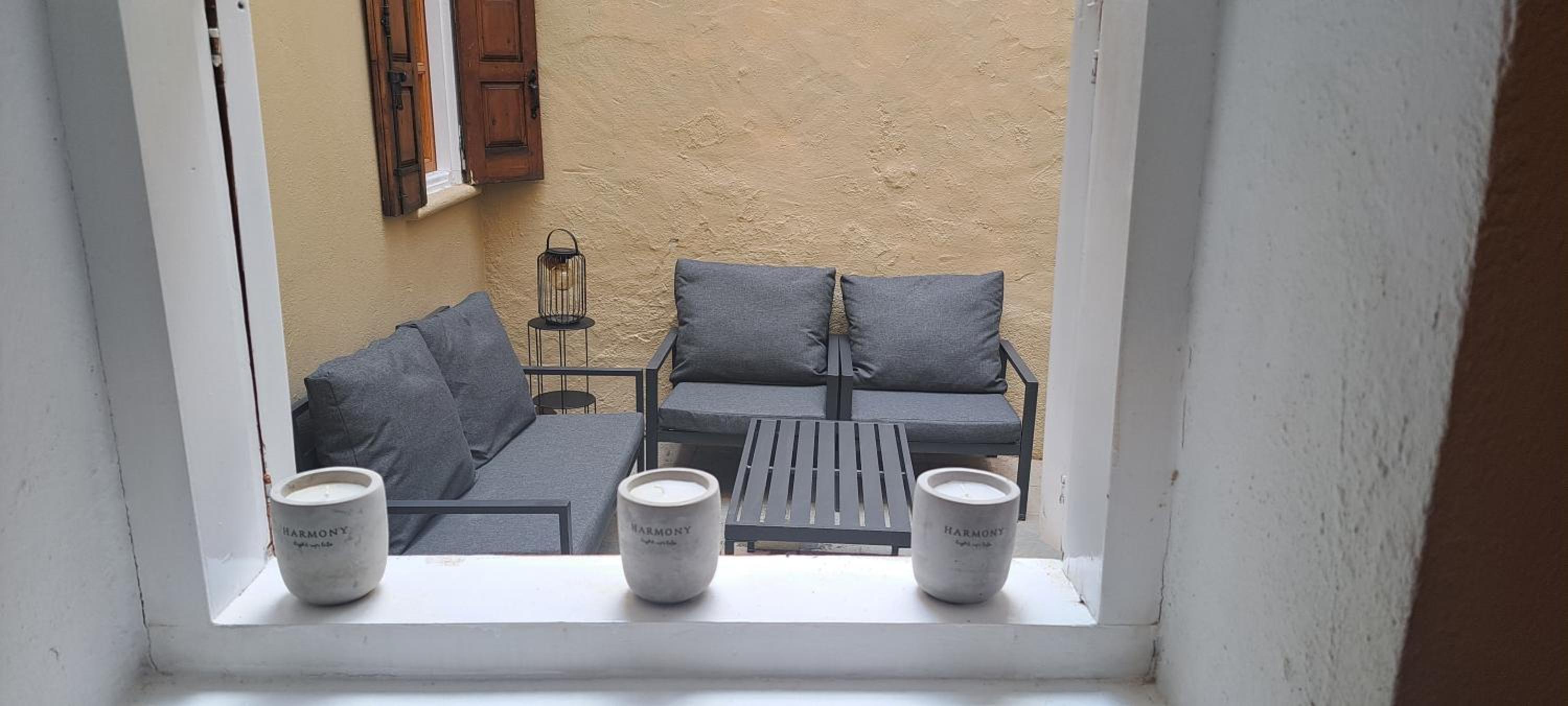 The Retreat in the heart of Old Town Rhodes