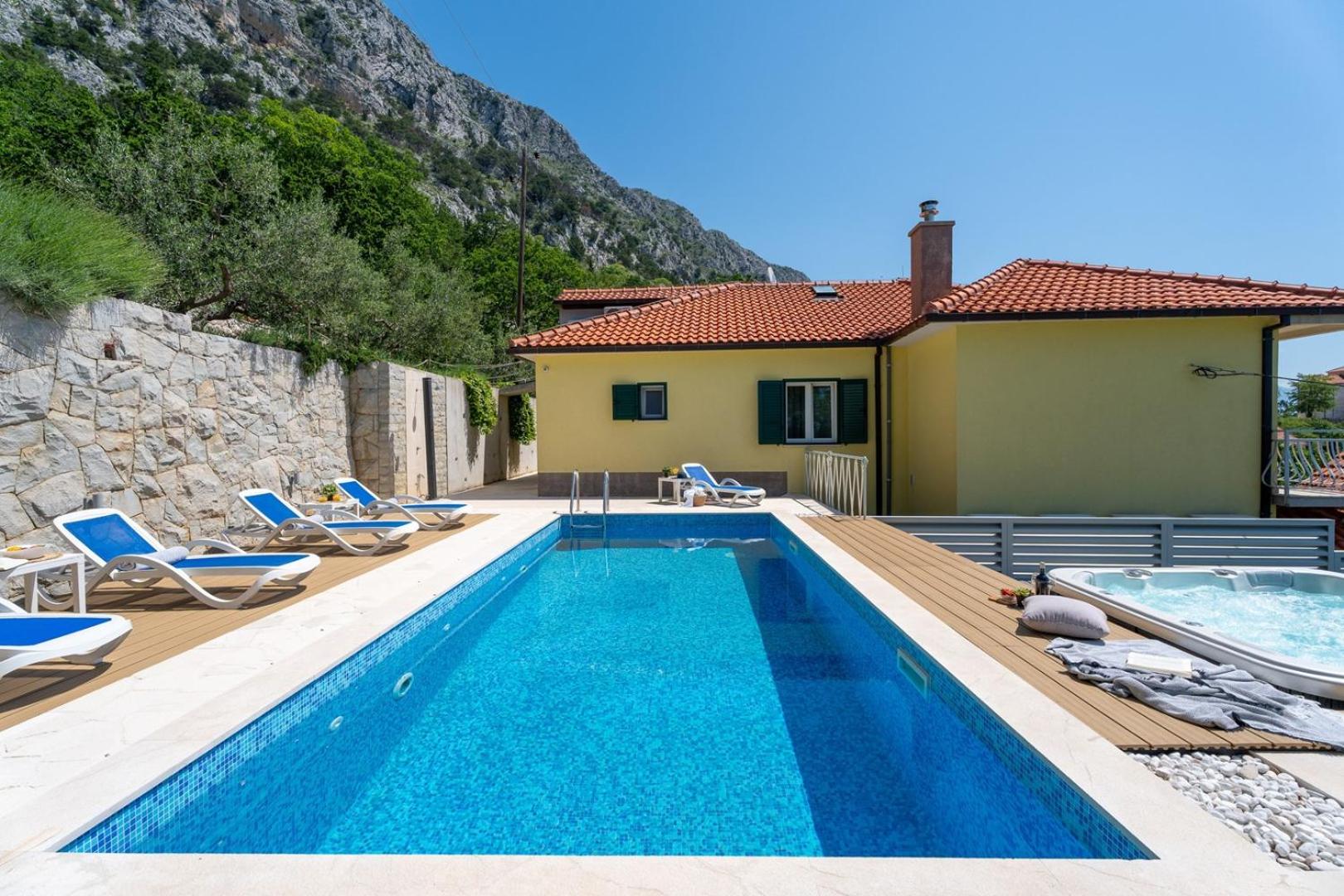 Villa Maruncela with sea and island views, 5 bedrooms, private pool, gym view 4