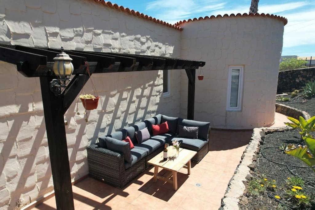 Doce Palmeras, stunning villa in beautiful gardens
