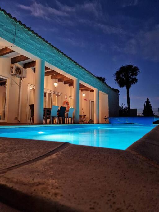 Doce Palmeras, stunning villa in beautiful gardens