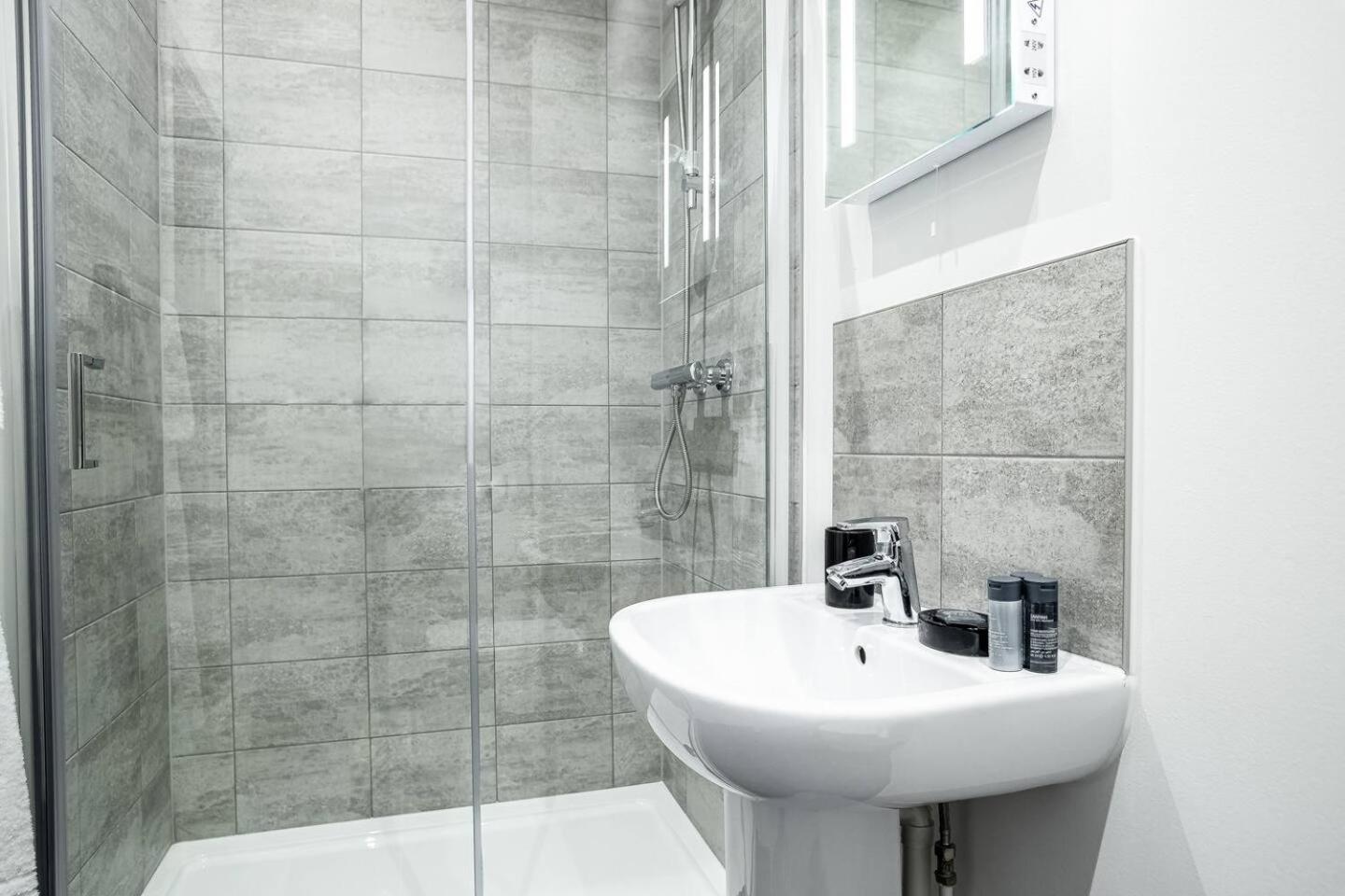 Ground Floor 2 Bedroom Apartment - Bayard Apartments view 3