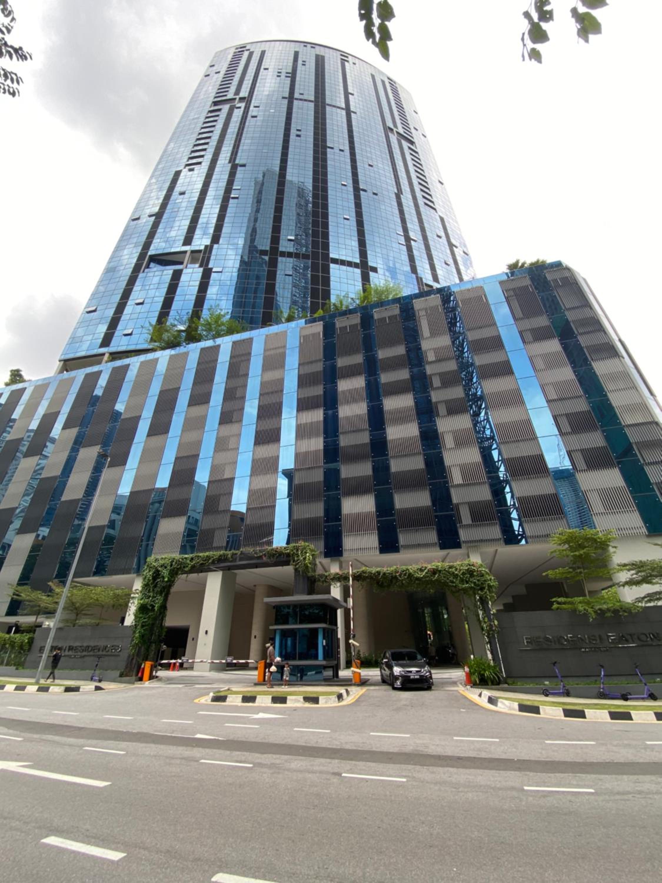 Amazing KLCC SKY view infinity pool Eaton Residences Suites