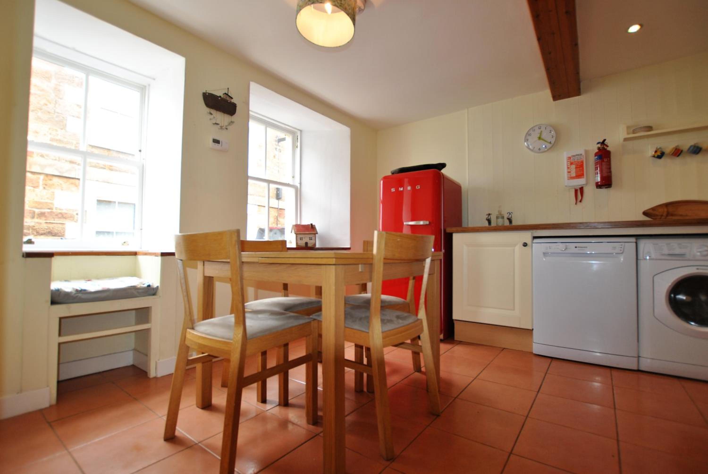 Heron Cottage- fishermans cottage by the sea view 3