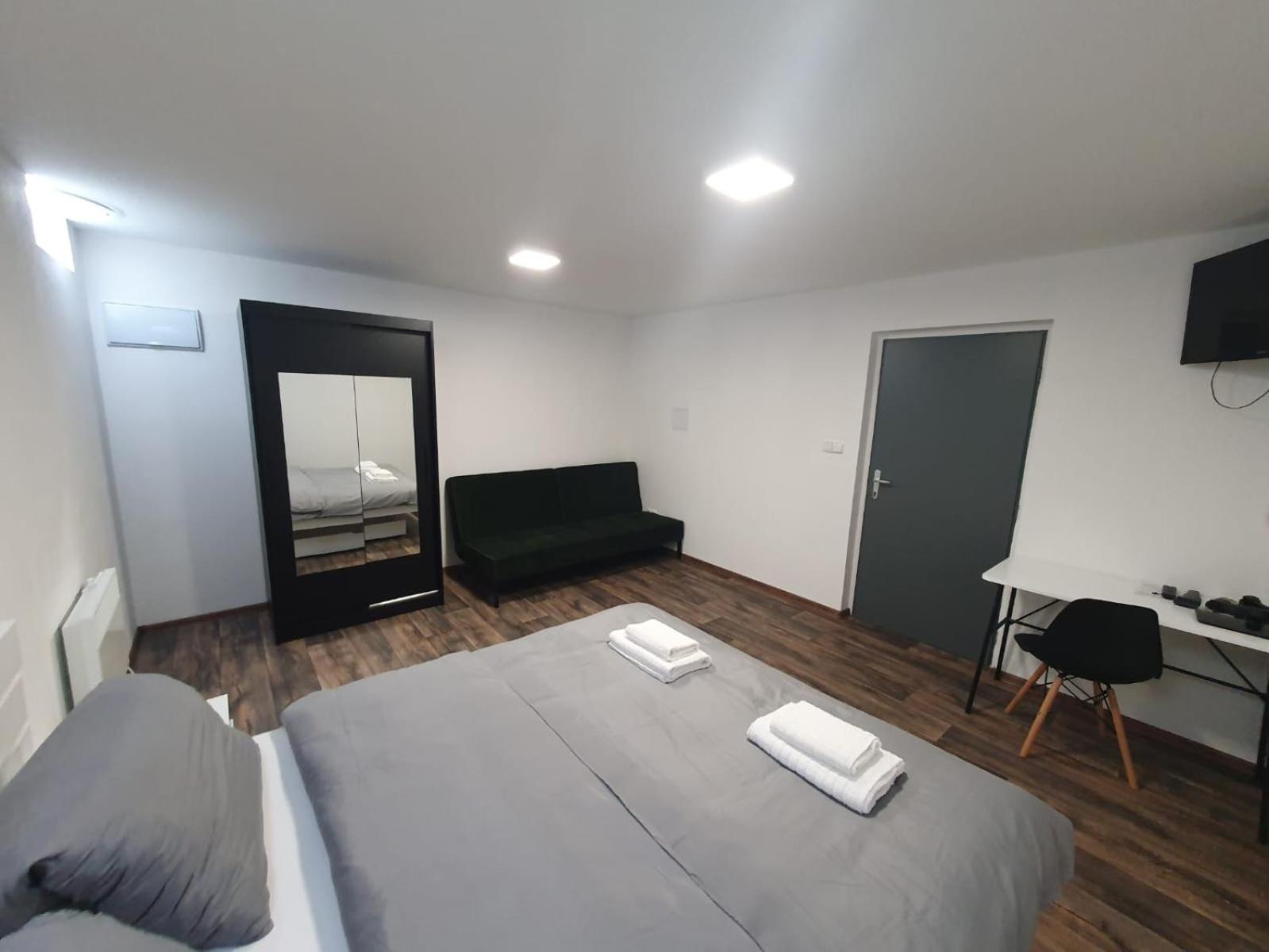 Cedron Apartments