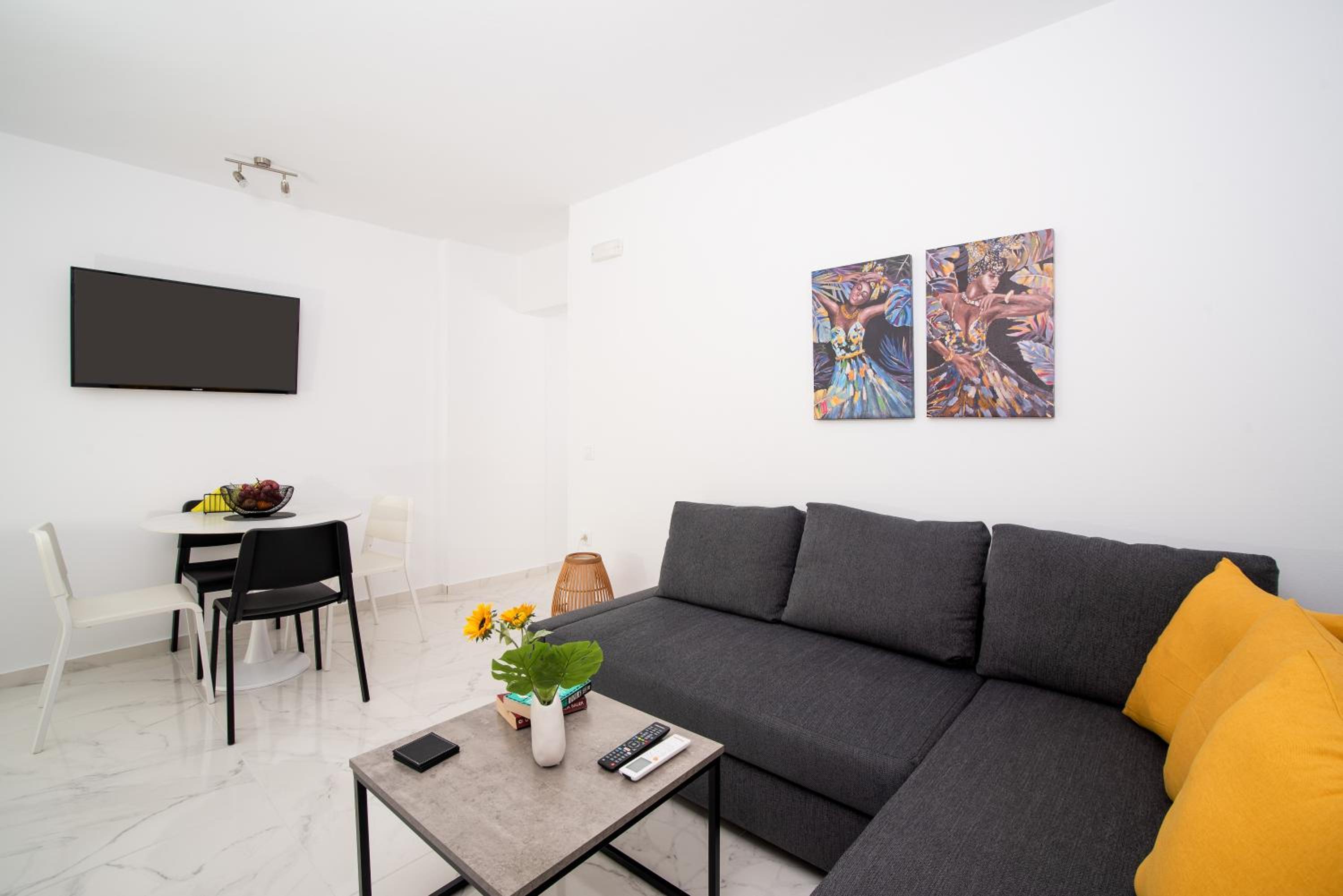 Athinais Suites
