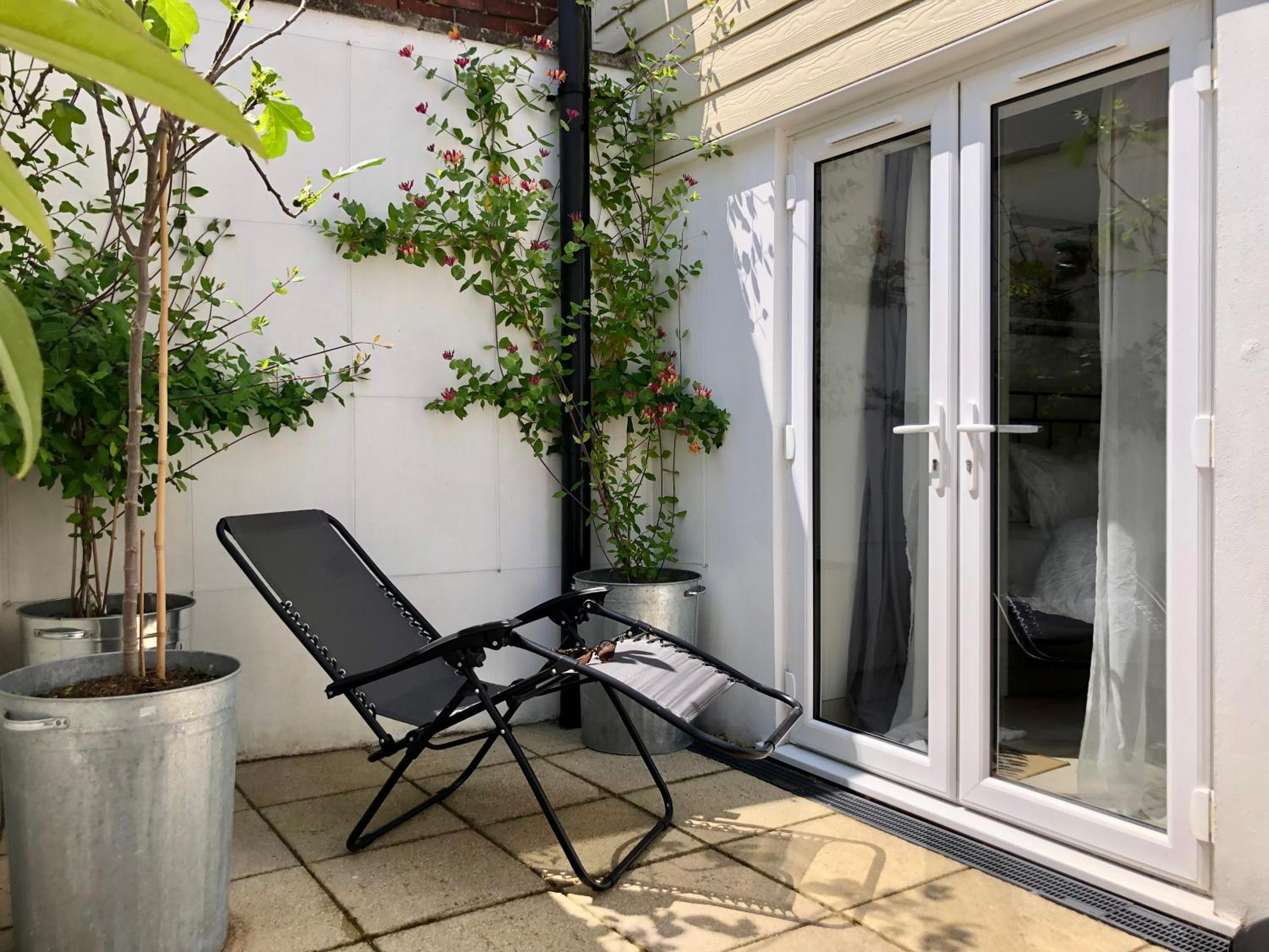 Cosy cottage, short walk to Southbourne beach and restaurants view 4