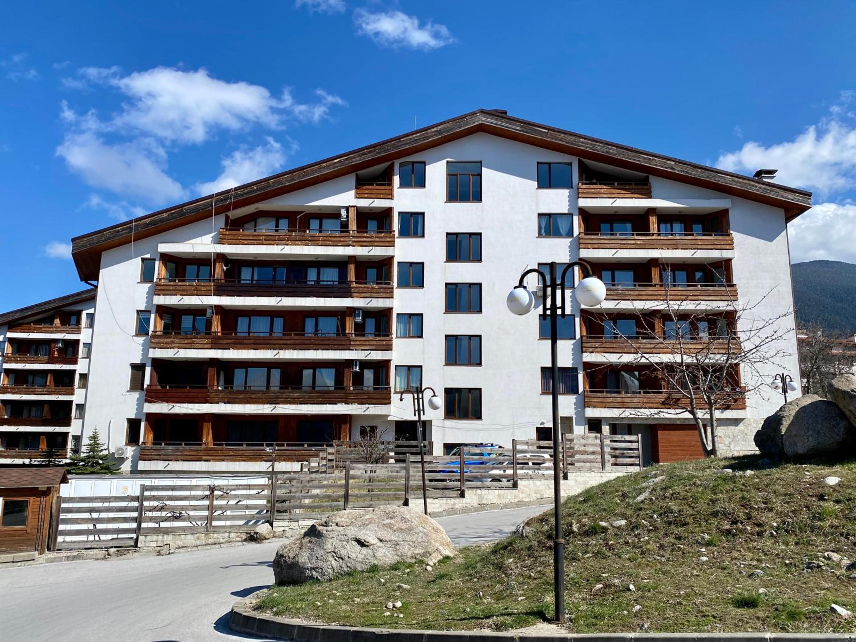 Deluxe Studio 200m from Ski Road