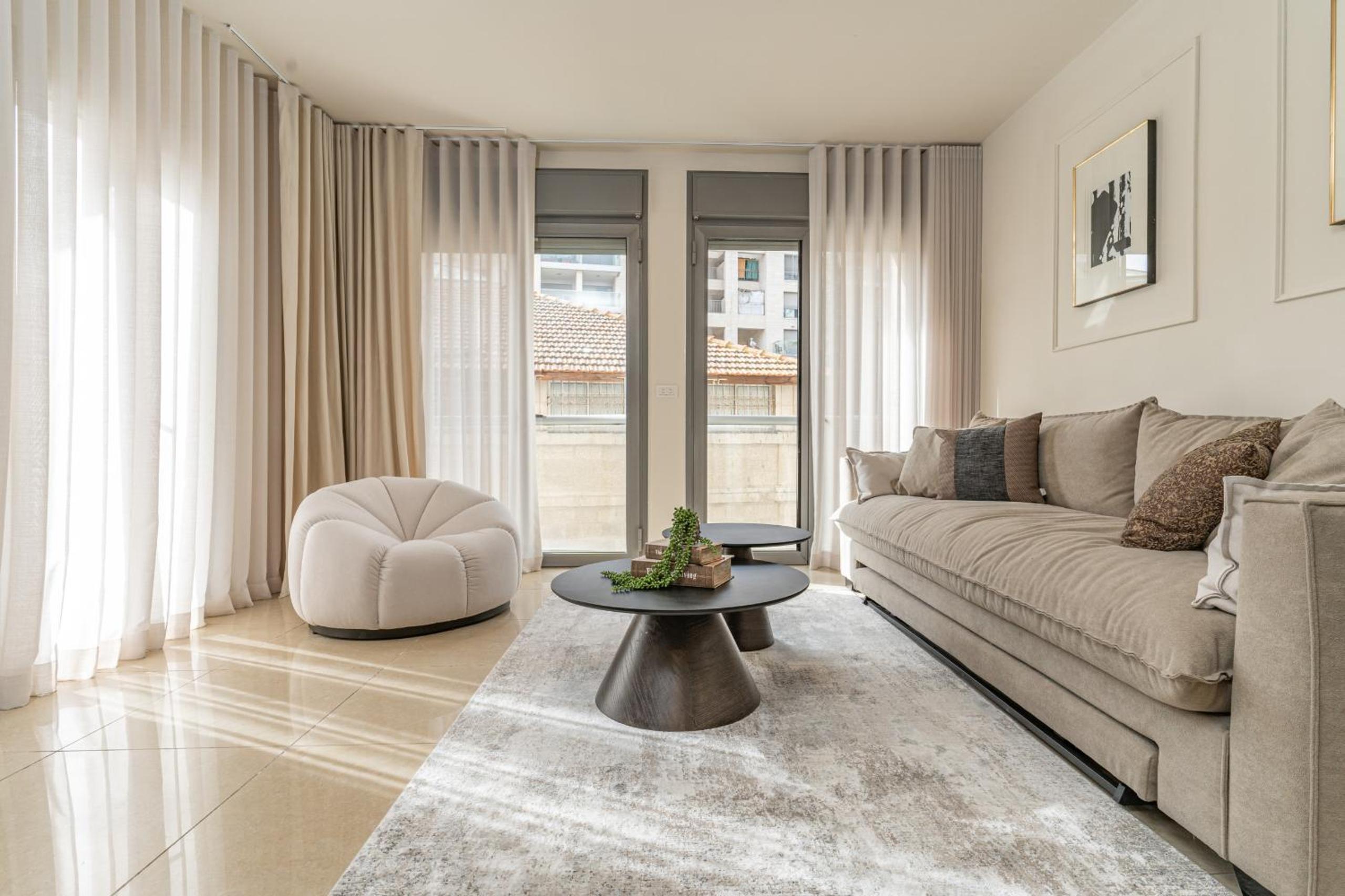 Luxury and Large 2 Bedroom - Rav Kuk Residence view 3