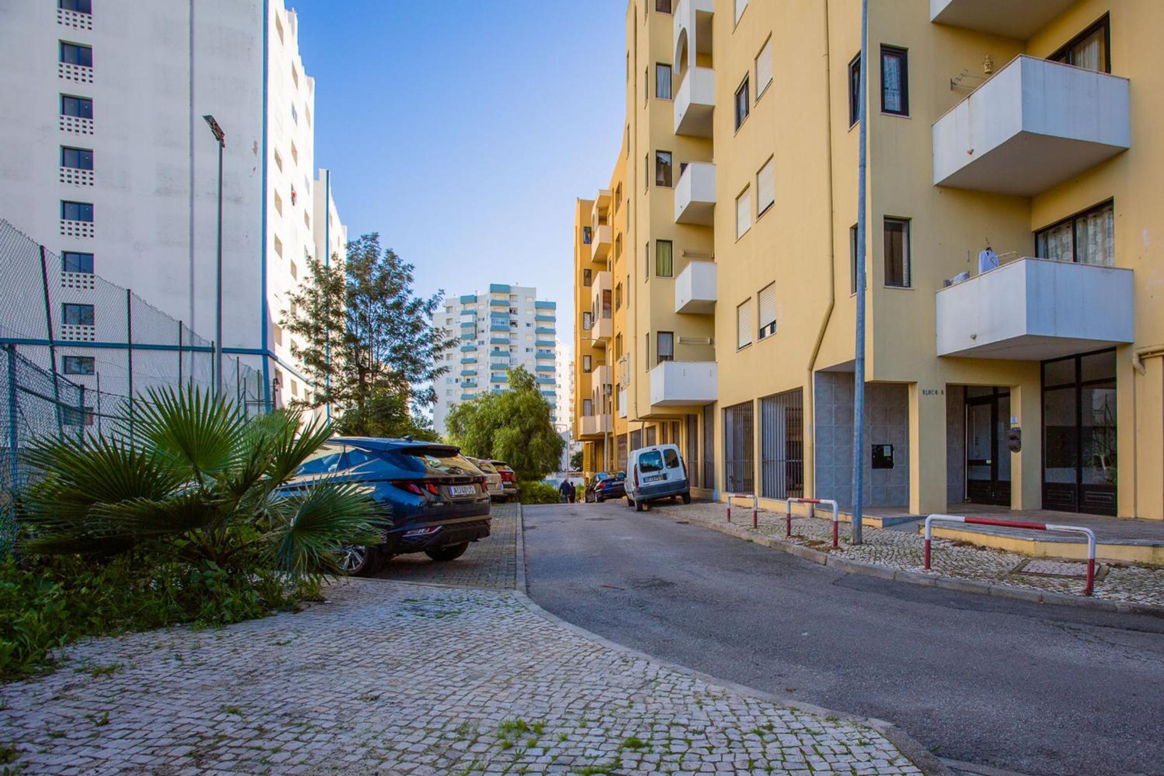 Ocean Breeze 1 BDR Flat in Portimão by LovelyStay view 3