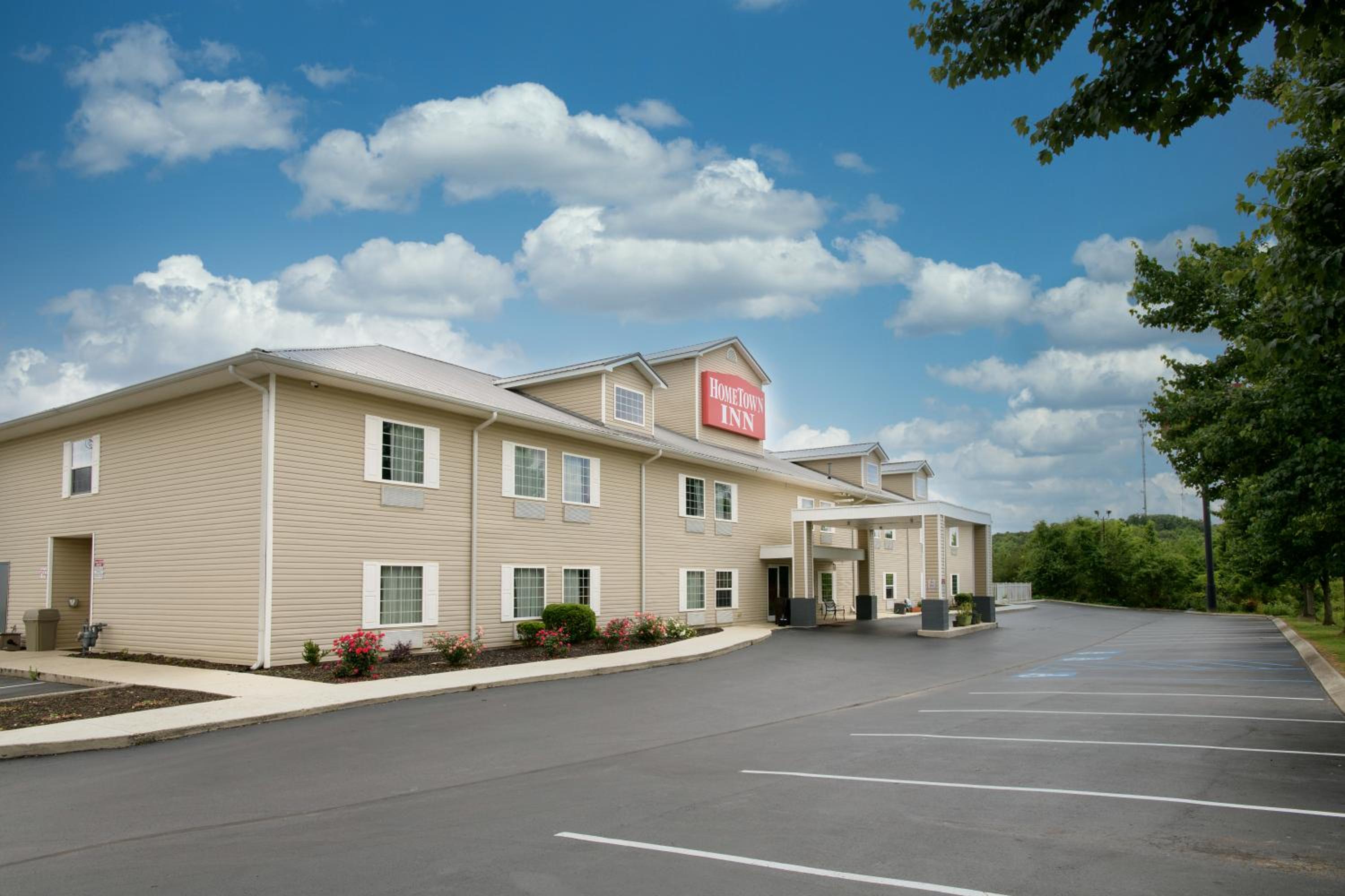 Hotel HomeTown Inn-Ringgold - Image 1