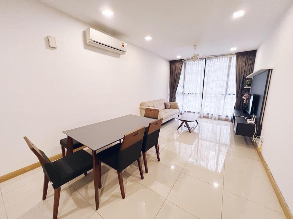 PROMO Connected Train 2 Bedroom ABOVE MALL 9