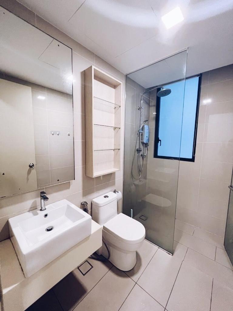 PROMO Connected Train 2 Bedroom ABOVE MALL 9