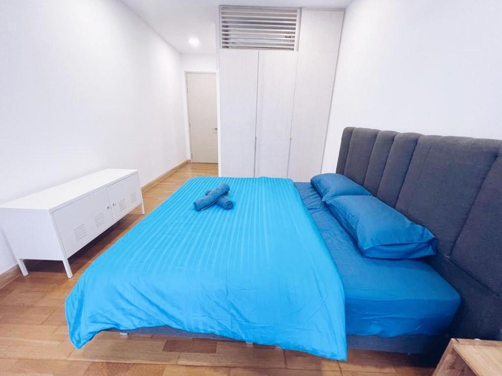 PROMO Connected Train 2 Bedroom ABOVE MALL 9