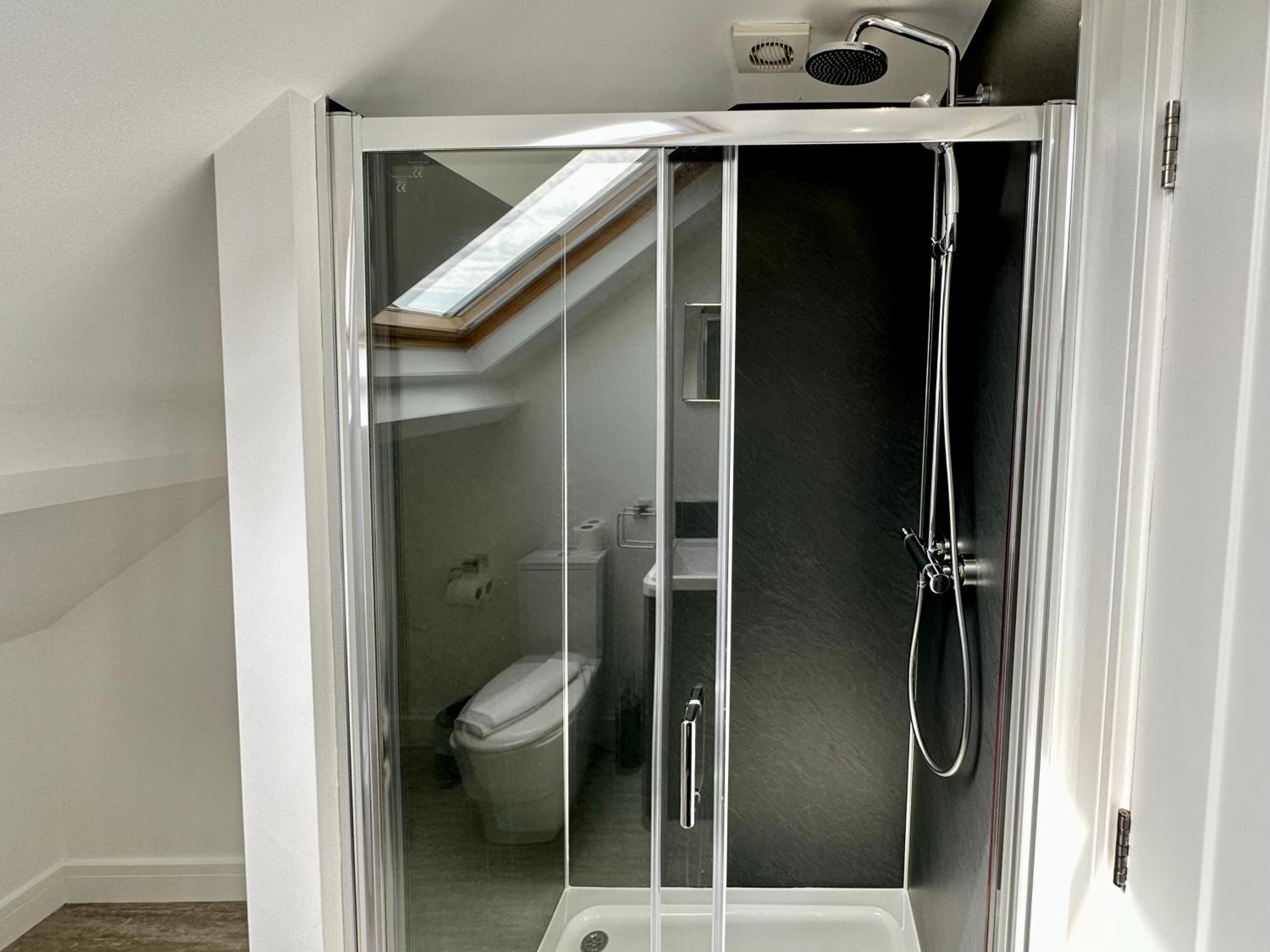 7 Bluebridge Court with Free Parking photo 2