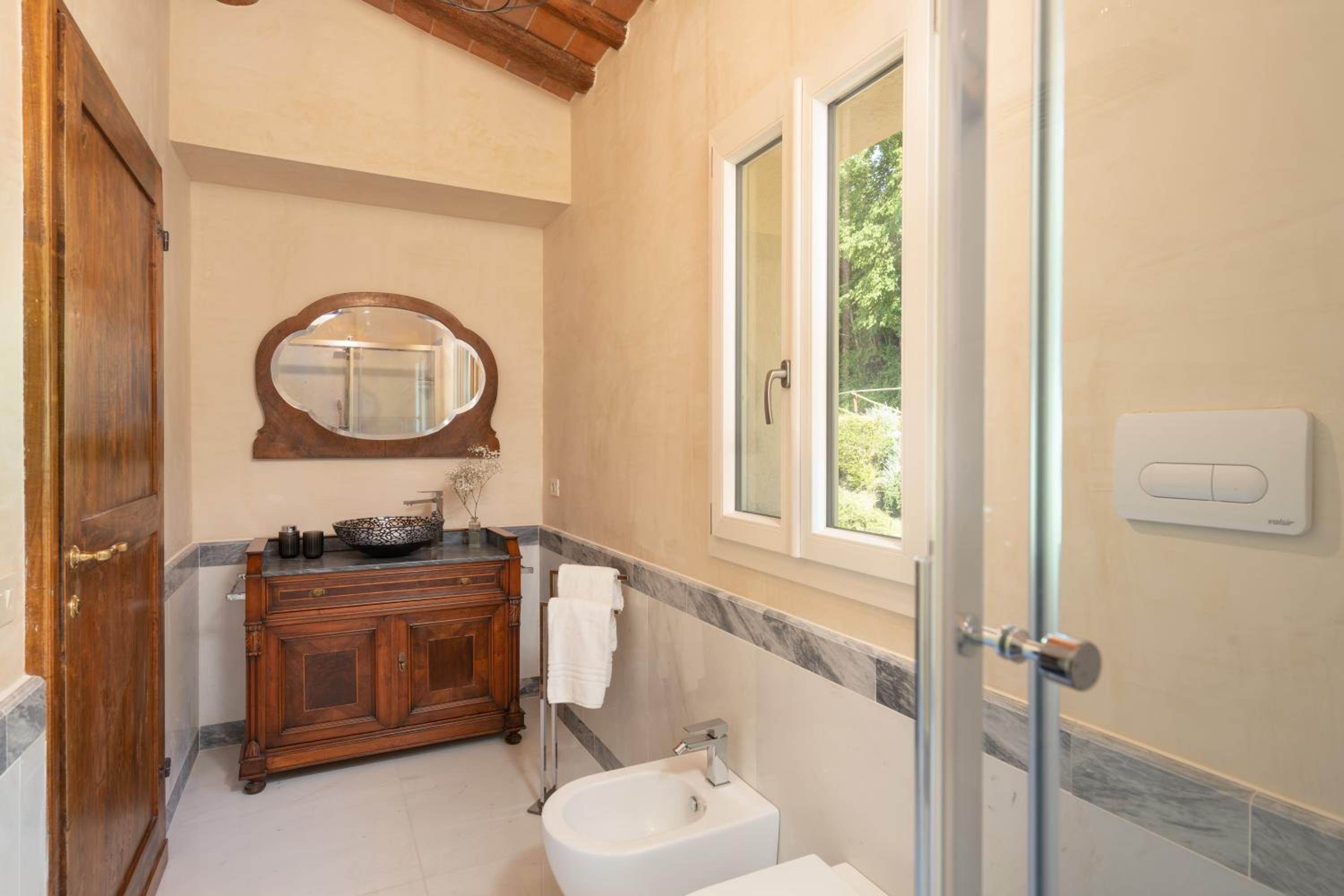 Villa Noemi en Querce — bathroom