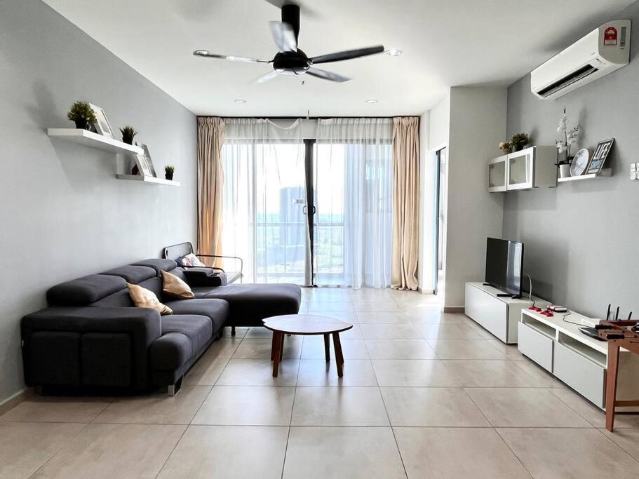 City Center Retreat @ Atlantis Residence: Stunning Seaview, Luxury Amenities
