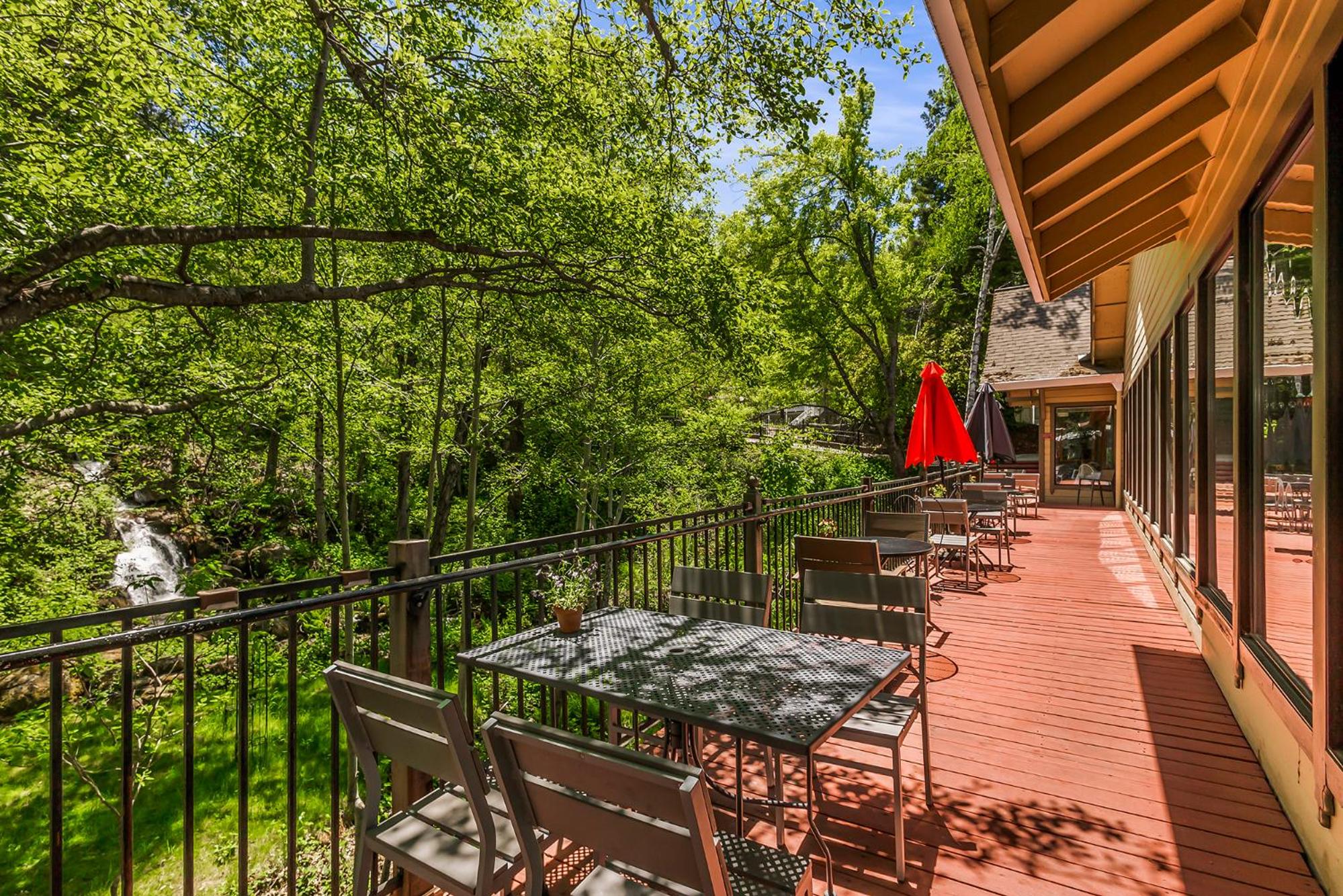 Northern Queen Inn - Property Image 3