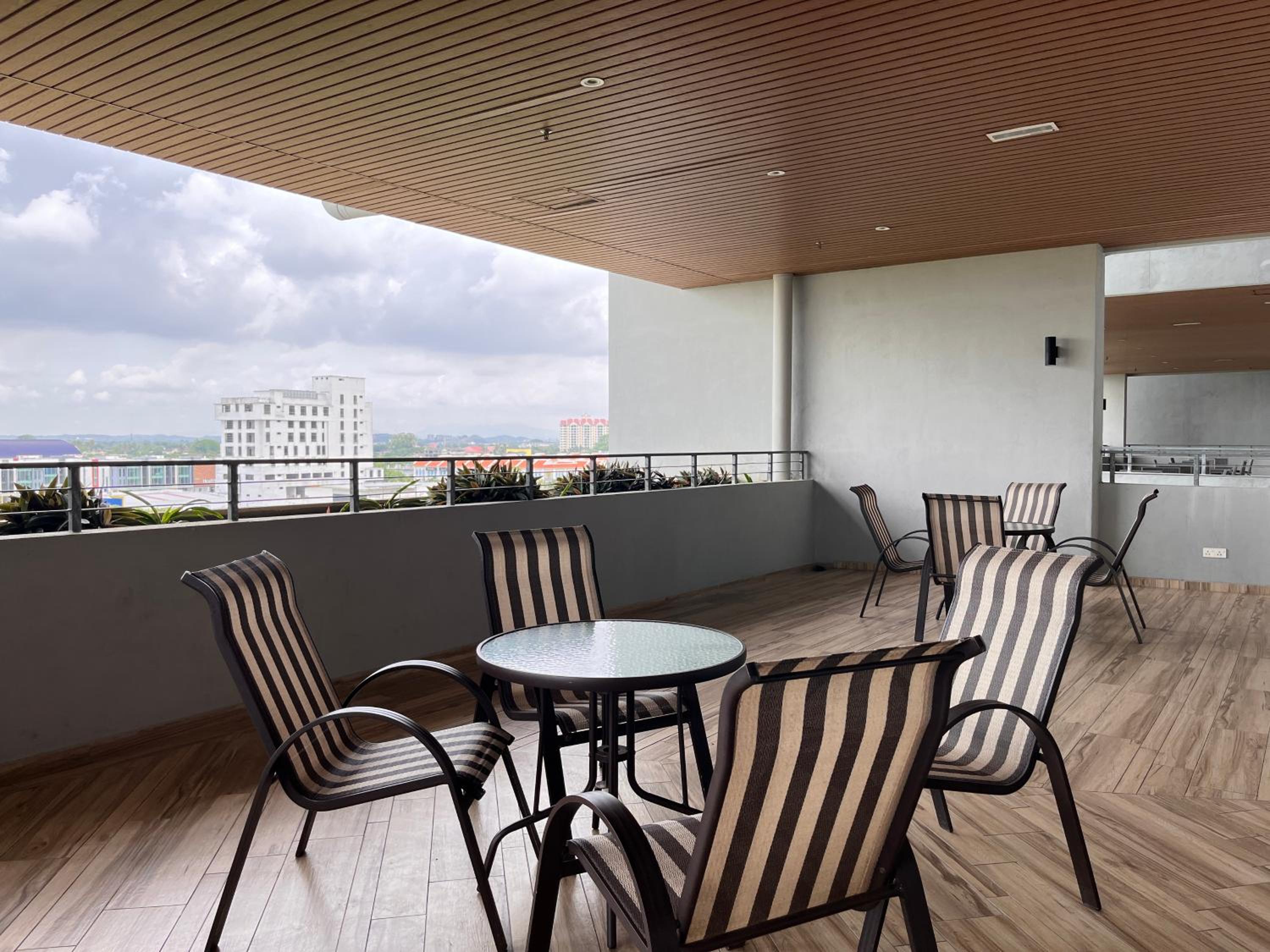 City Center Retreat @ Atlantis Residence: Stunning Seaview, Luxury Amenities