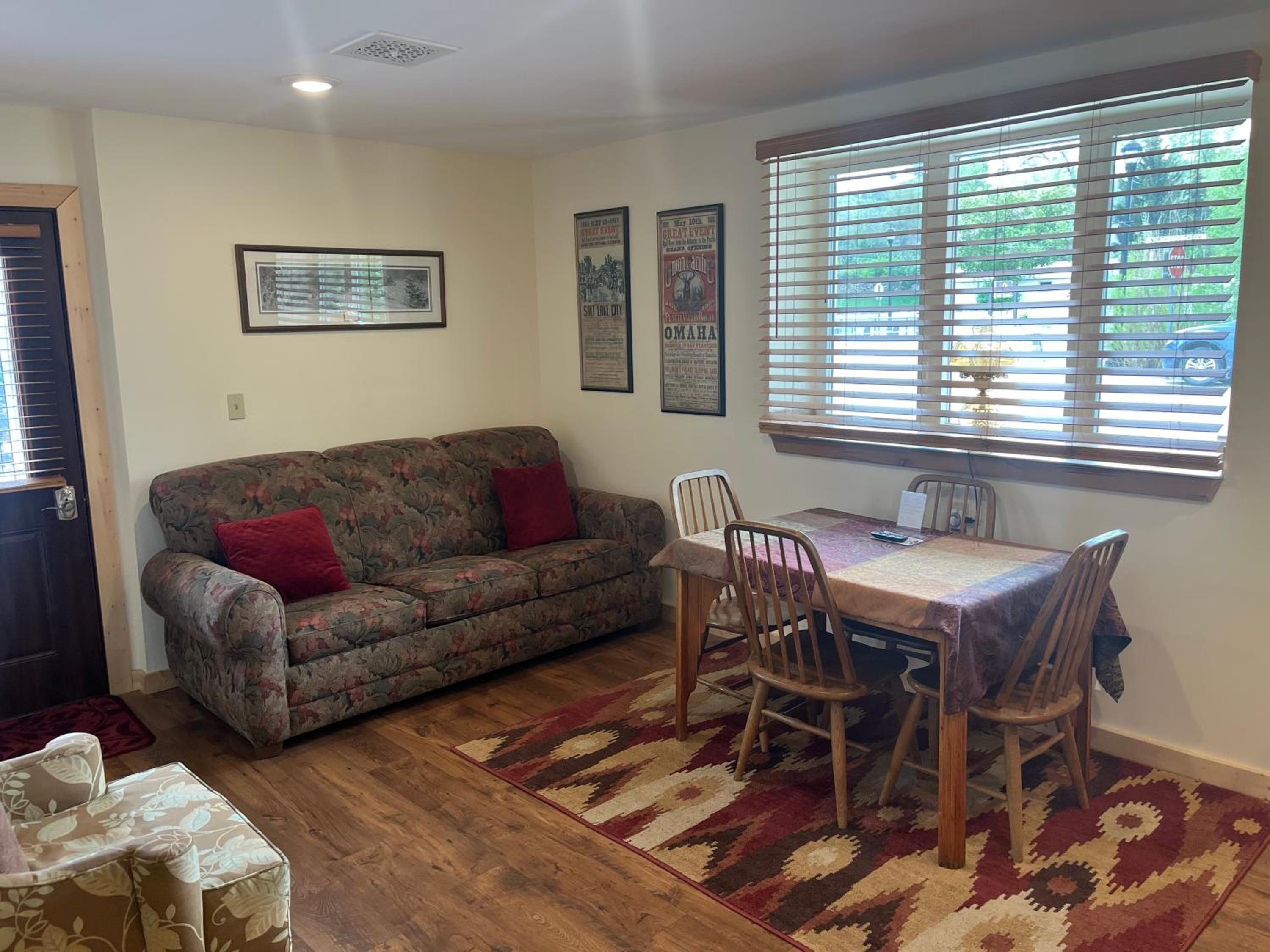 Buffalo Vacations - Creekside Downtown Vacation Suites, Only Adults 25 or older - Property Image 3