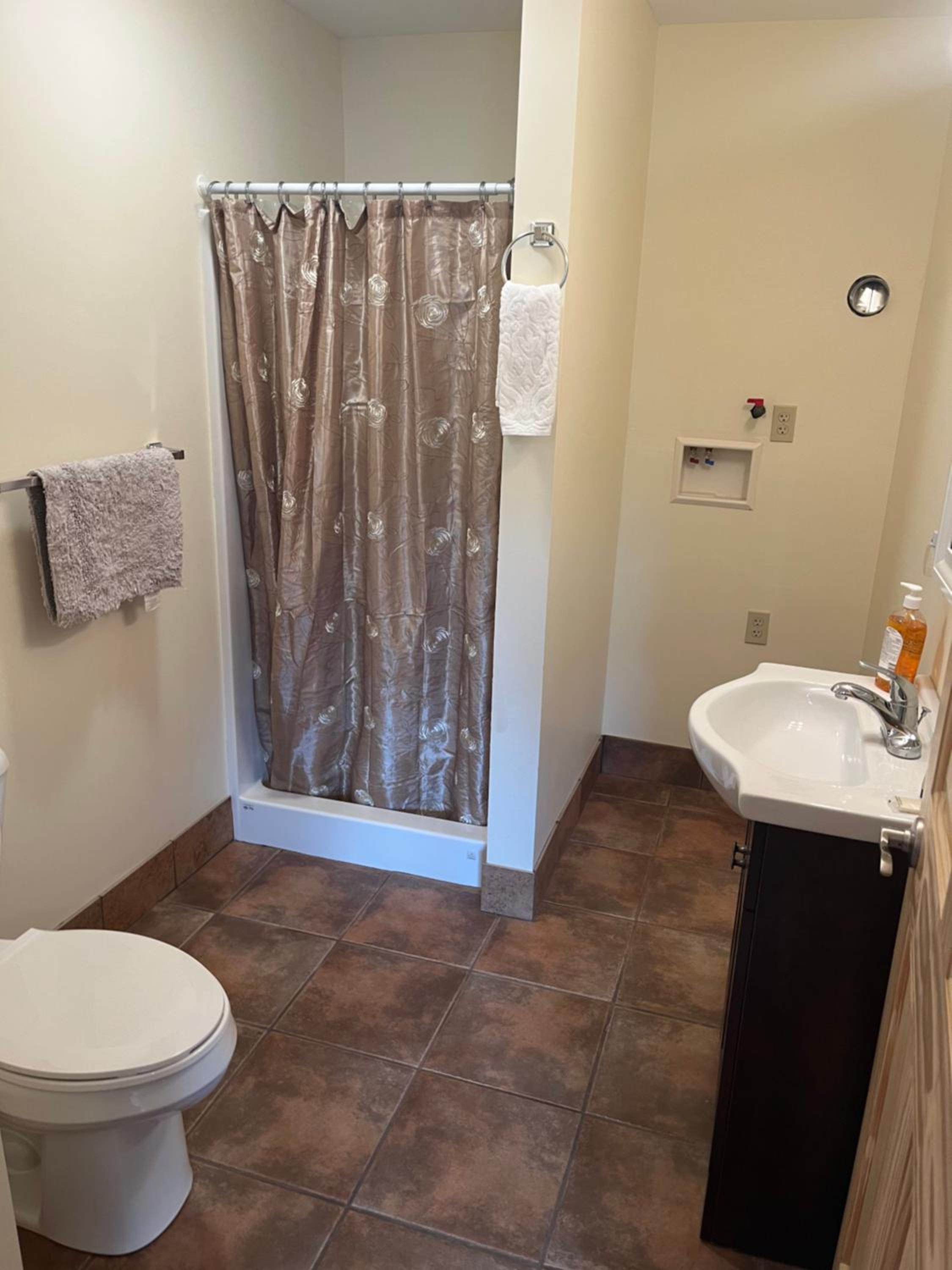 Buffalo Vacations - Creekside Downtown Vacation Suites, Only Adults 25 or older - Property Image 2