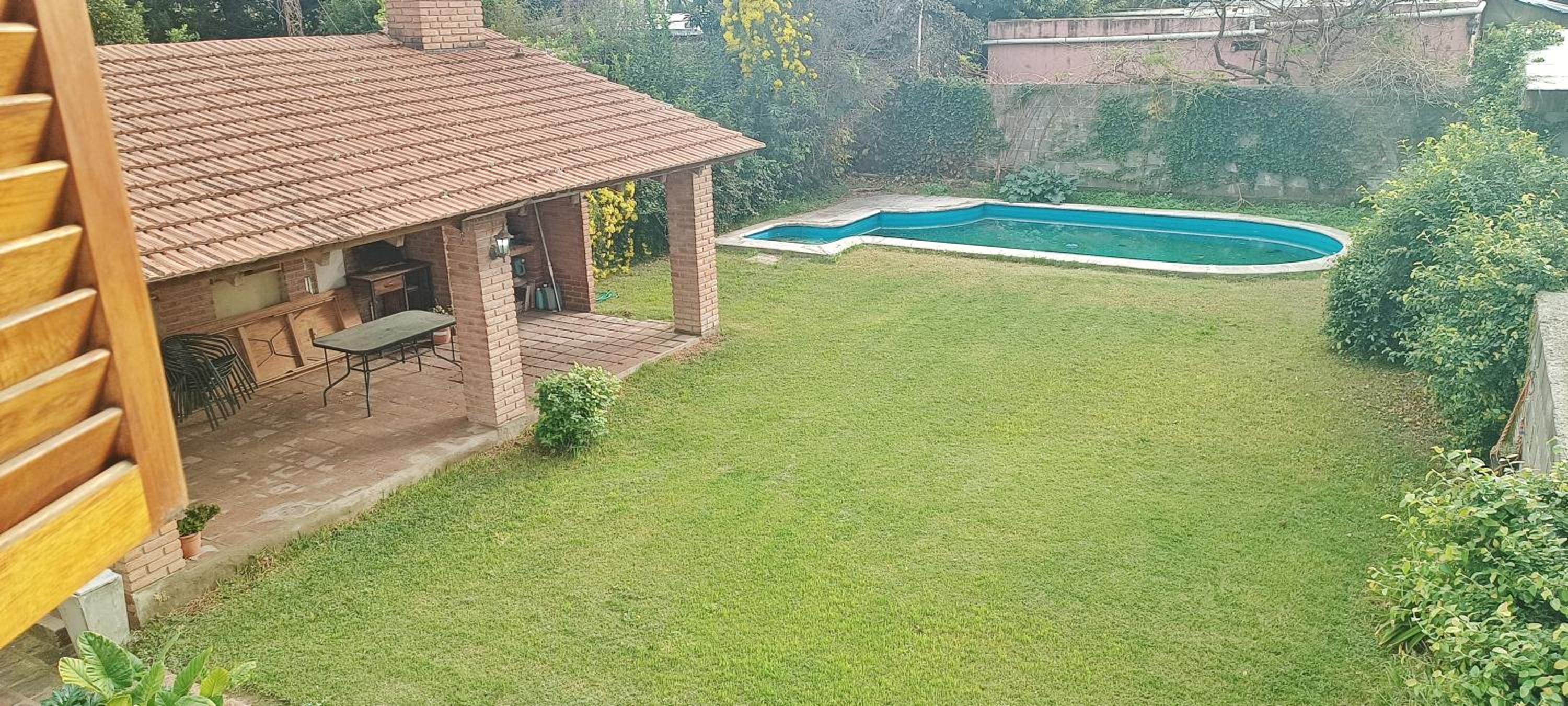 Casa con quincho y pileta