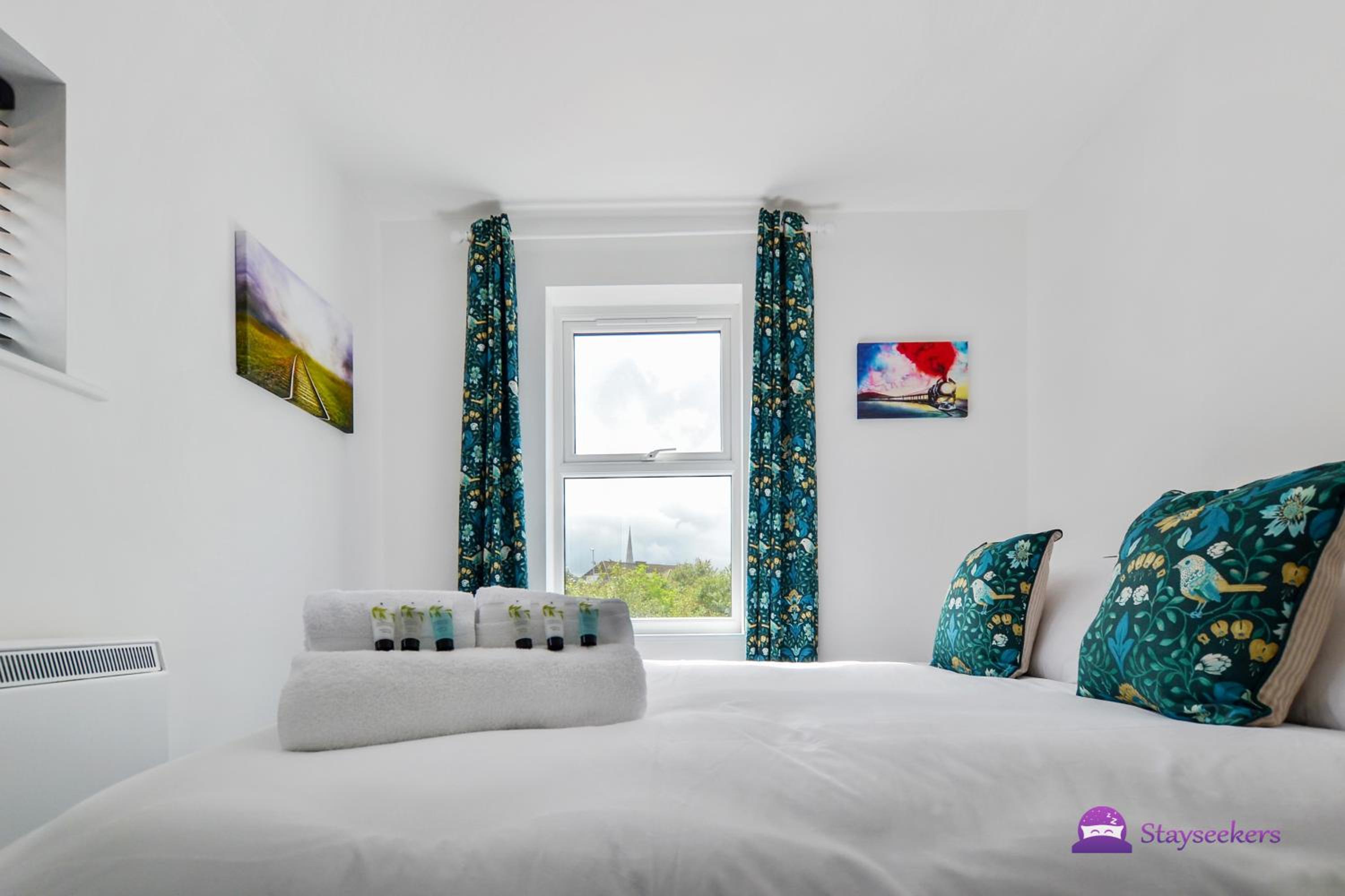 Annie 1 bed Apartment next to rail station - STAYSEEKERS view 5