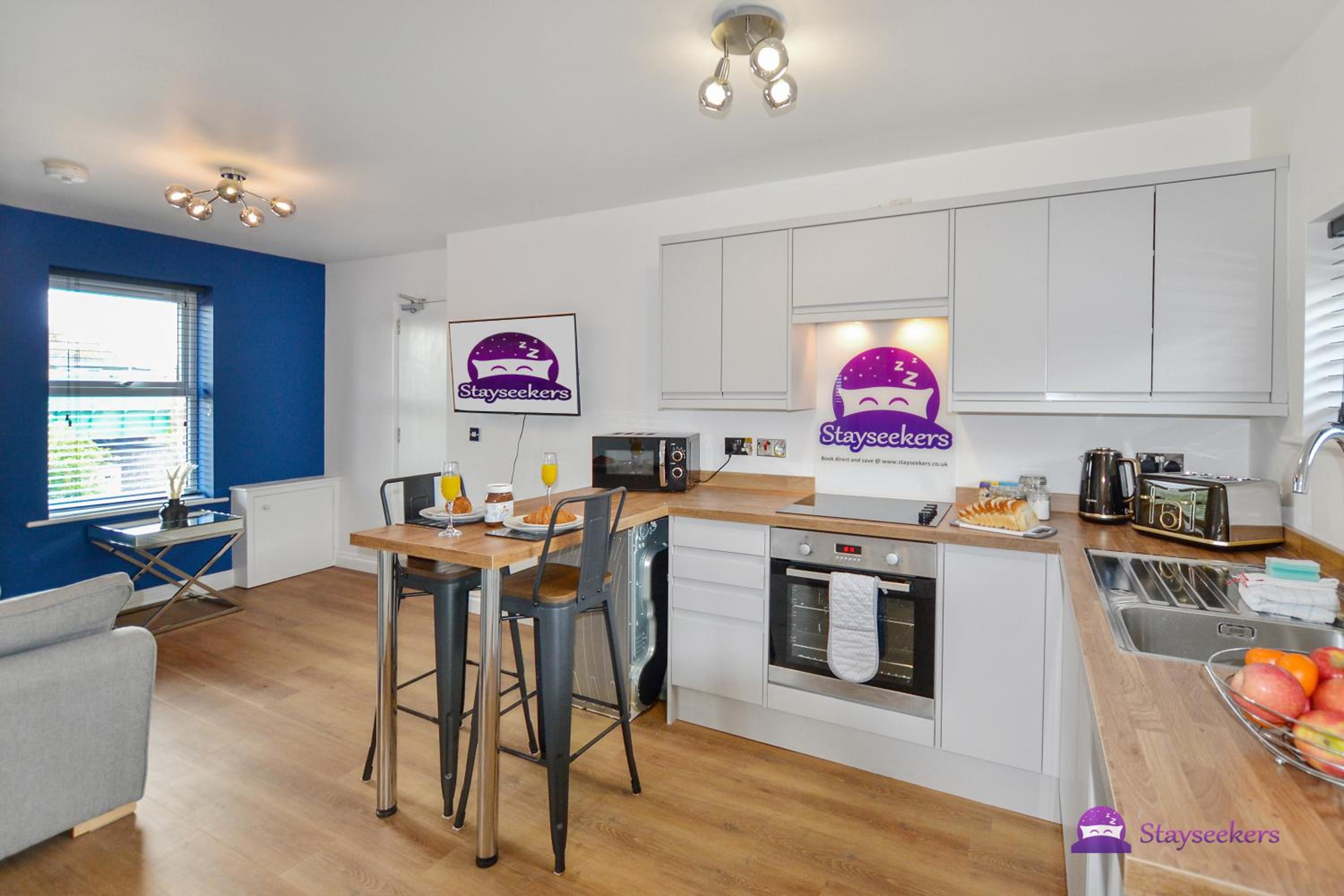 Annie 1 bed Apartment next to rail station - STAYSEEKERS view 4