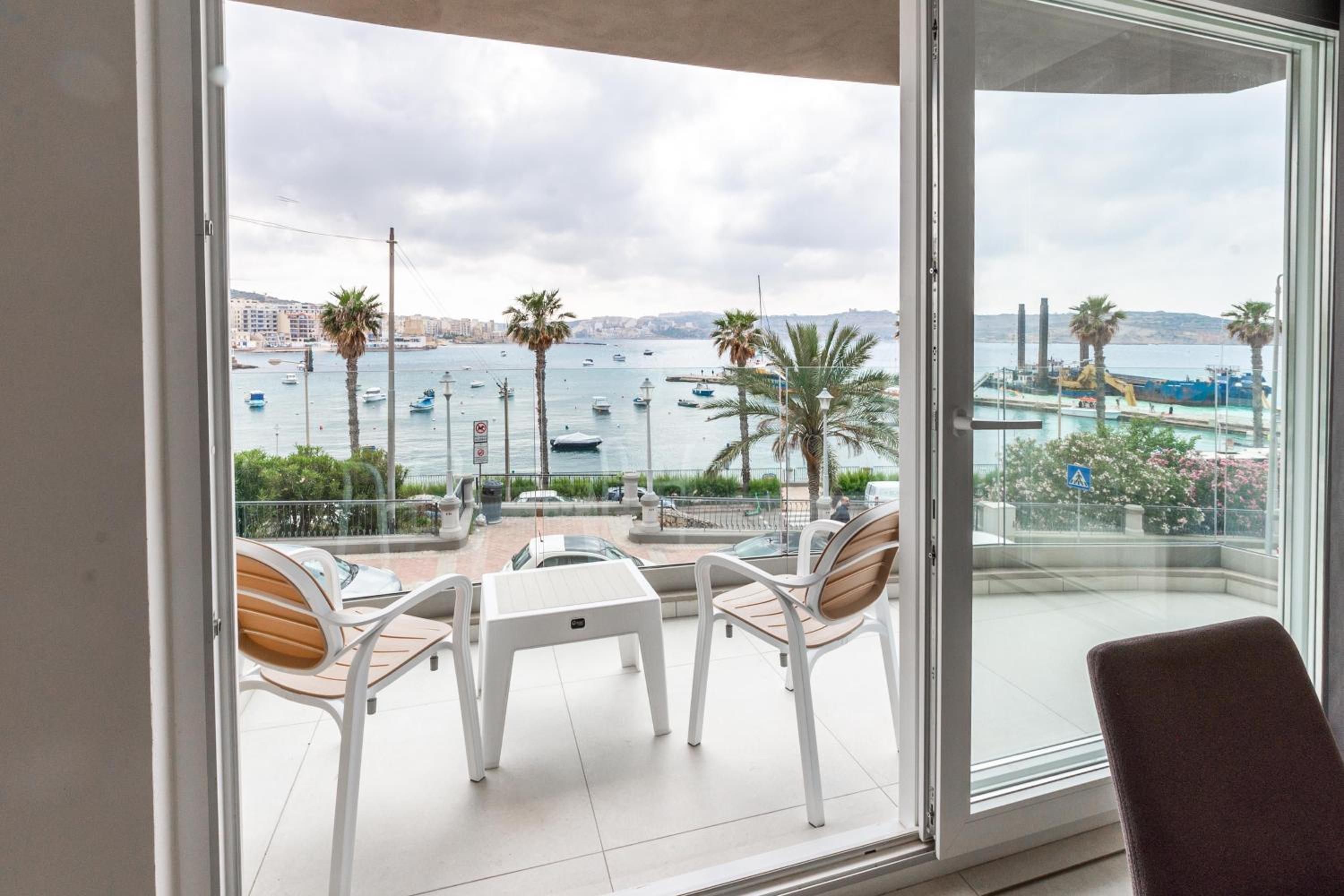 Seafront Luxury Apartment photo 3