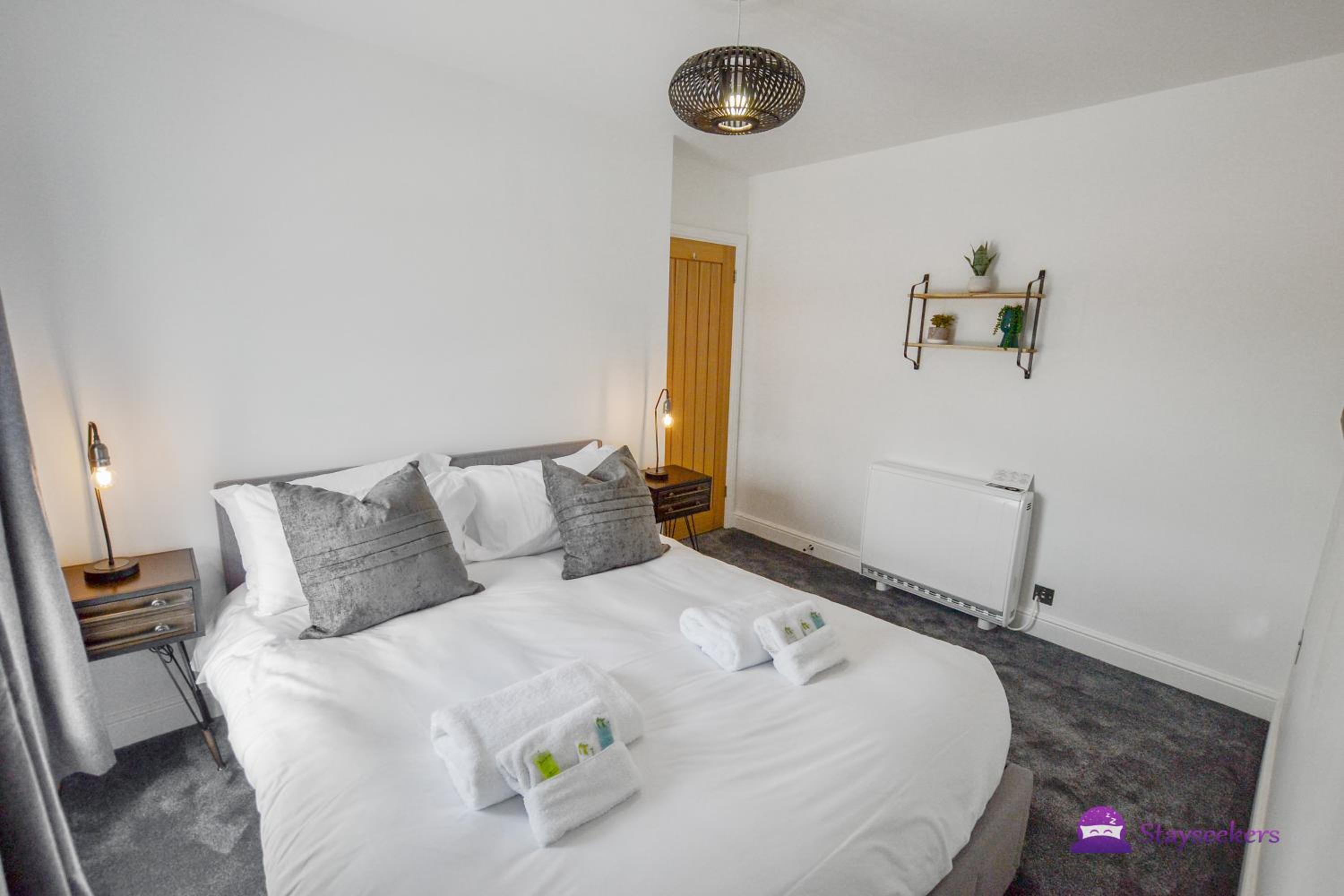 Thomas 1 bed Apartment with cathedral views - STAYSEEKERS view 5