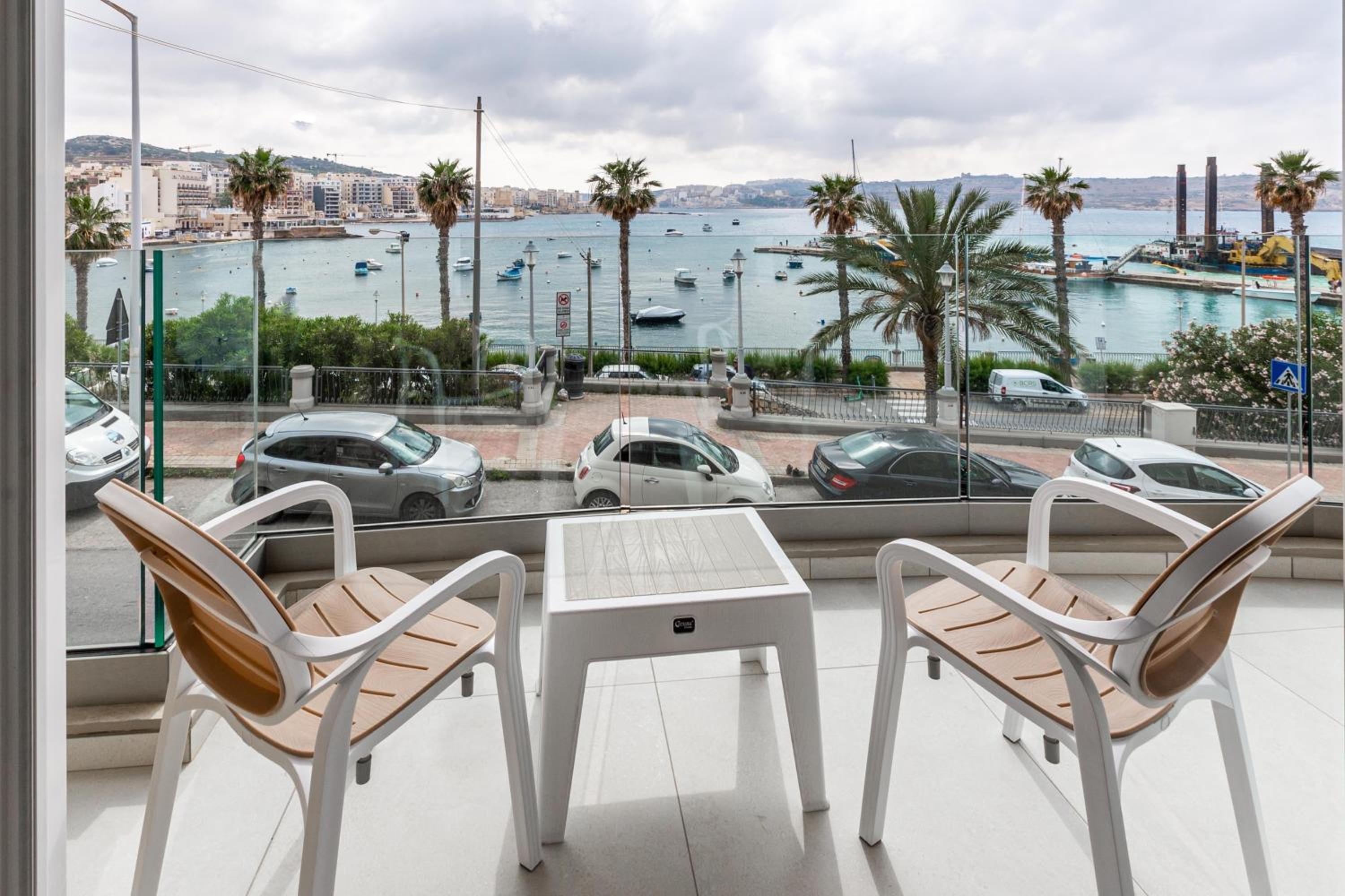Seafront Luxury Apartment photo 2