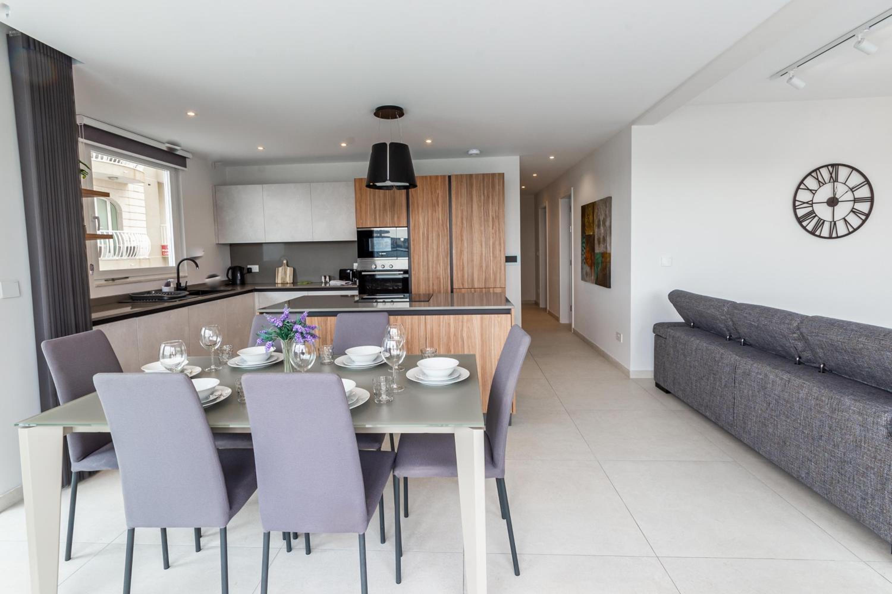 Seafront Luxury Apartment photo 5