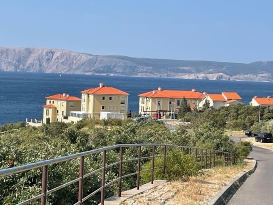 Großzügiges Appartement direkt am Meer mit eigenem Pool - Povile Suites