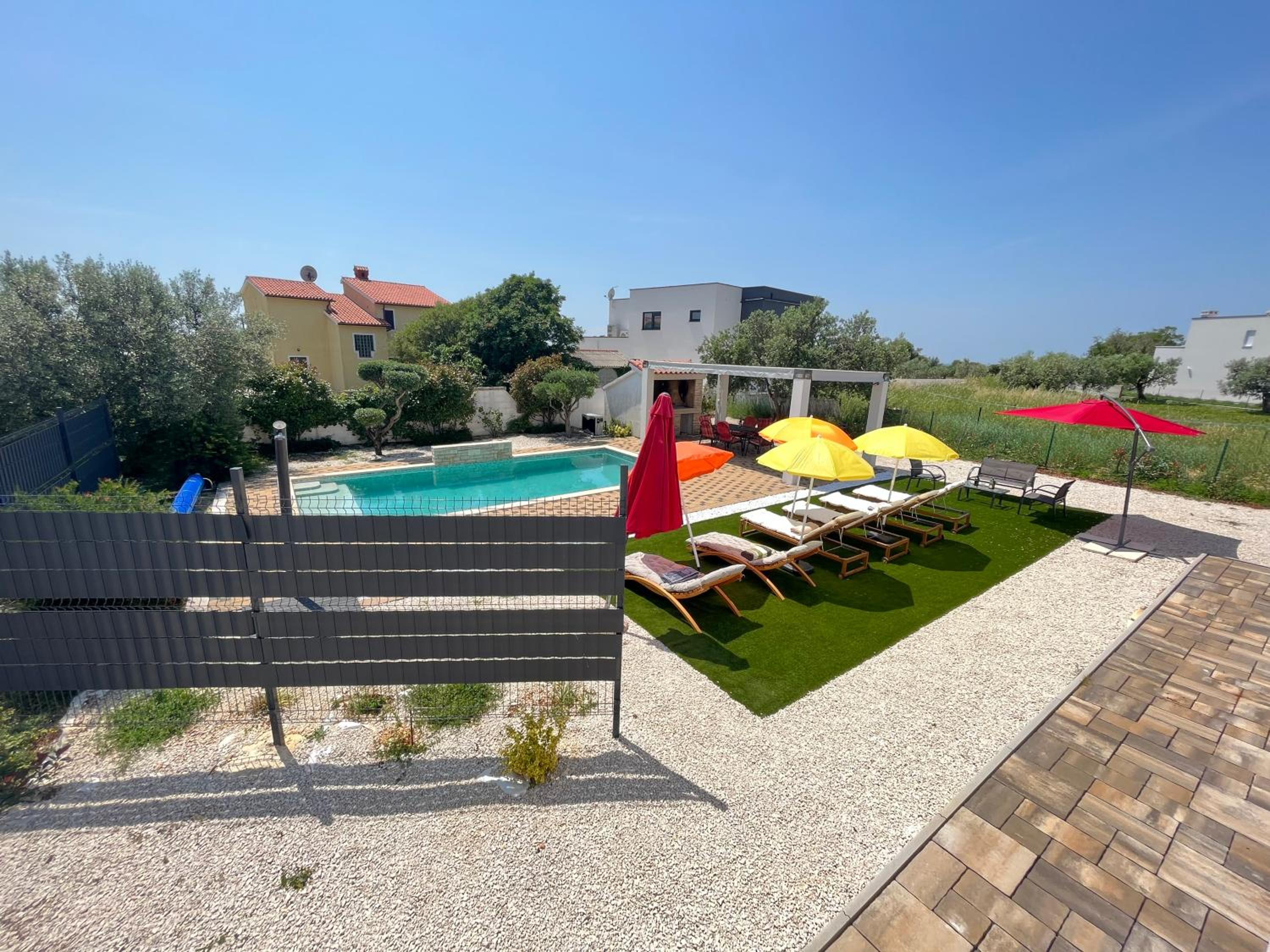 Holiday house with a private heated swimming pool view 5