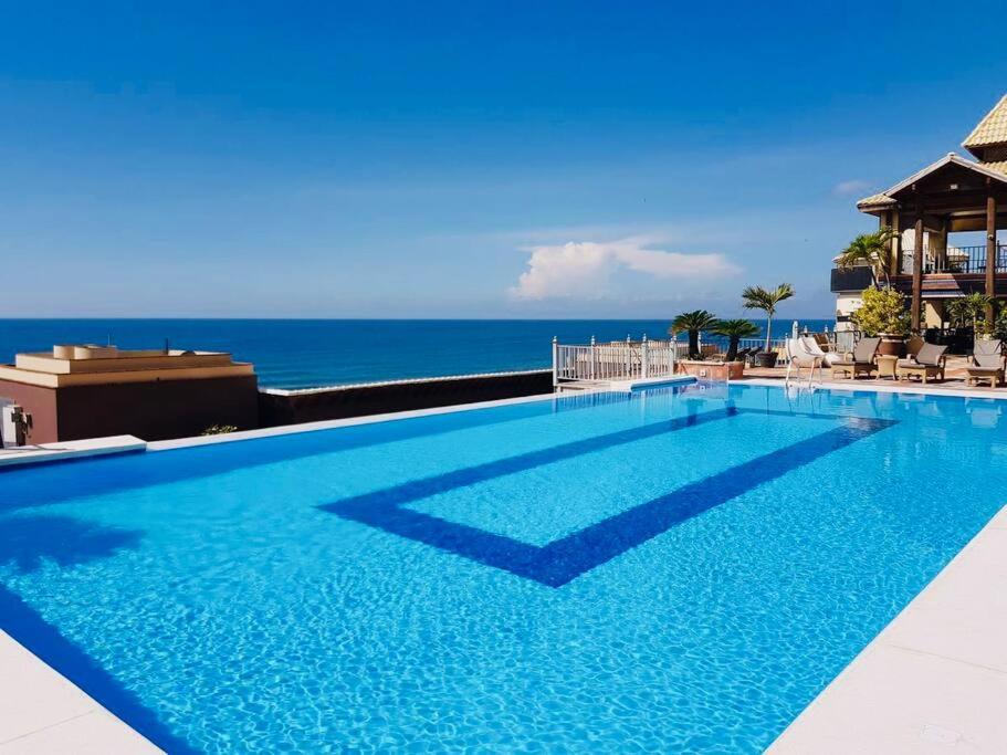 Beach Front Penthouse in Exclusive Tower