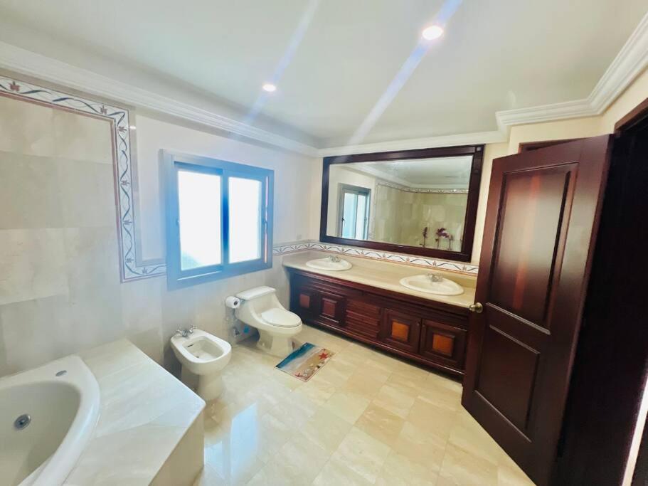 Beach Front Penthouse in Exclusive Tower