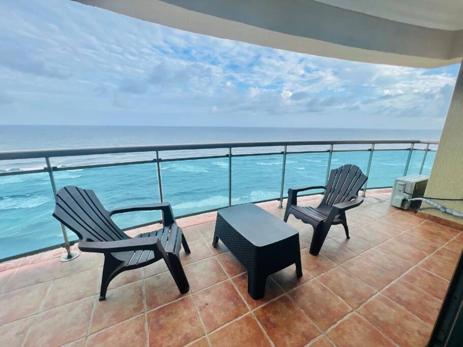 Beach Front Penthouse in Exclusive Tower