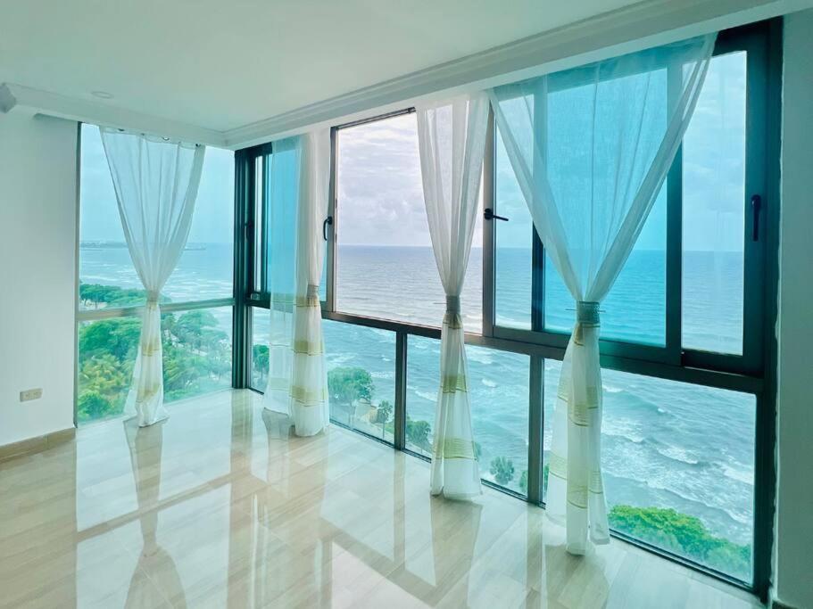 Beach Front Penthouse in Exclusive Tower