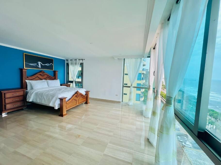 Beach Front Penthouse in Exclusive Tower