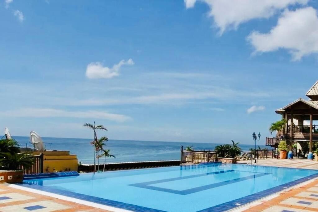 Beach Front Penthouse in Exclusive Tower