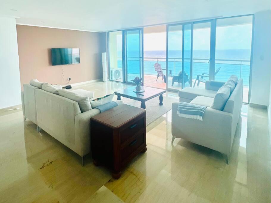 Beach Front Penthouse in Exclusive Tower