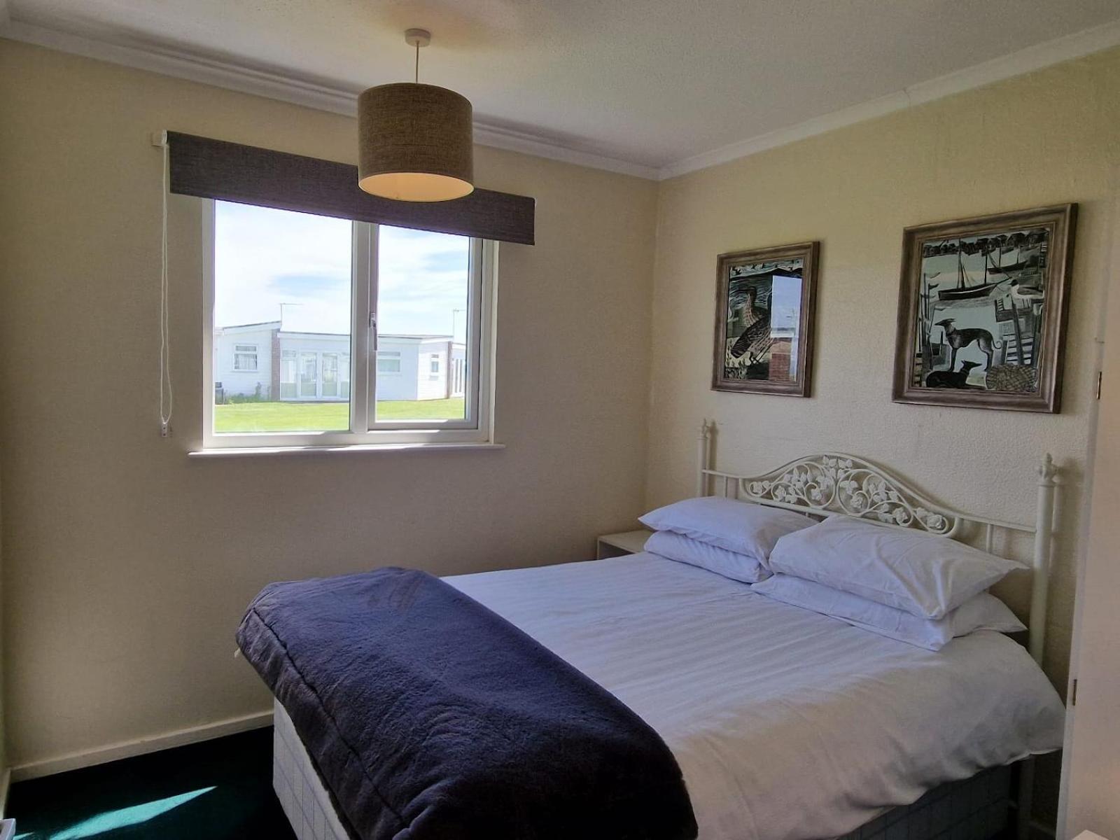 Sea View Holiday Chalet, access to sandy beach - Pets go free view 5