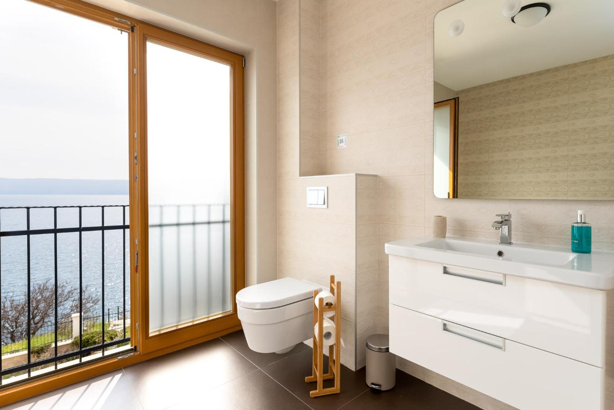 Großzügiges Appartement direkt am Meer mit eigenem Pool - Povile Suites