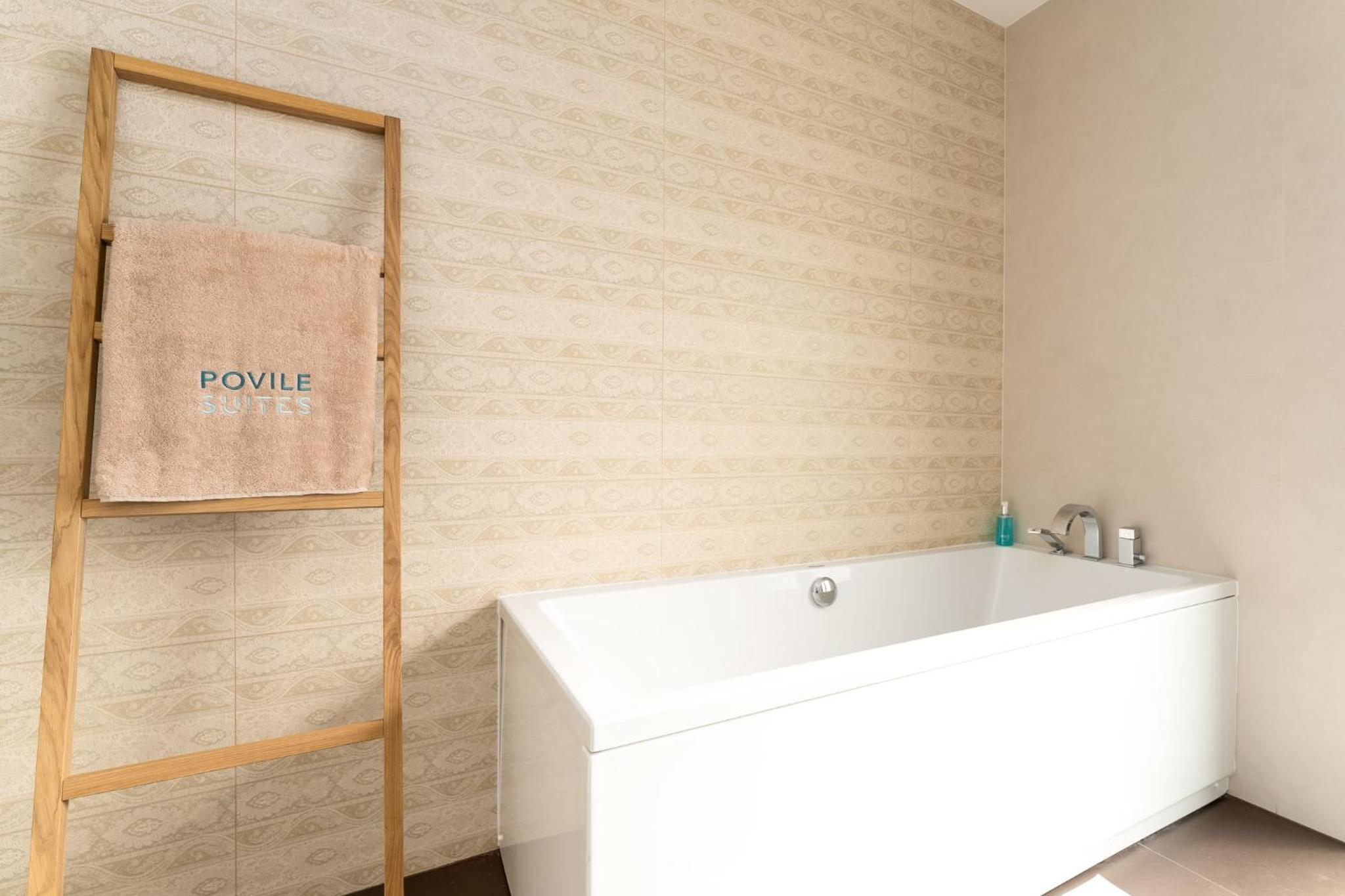 Großzügiges Appartement direkt am Meer mit eigenem Pool - Povile Suites