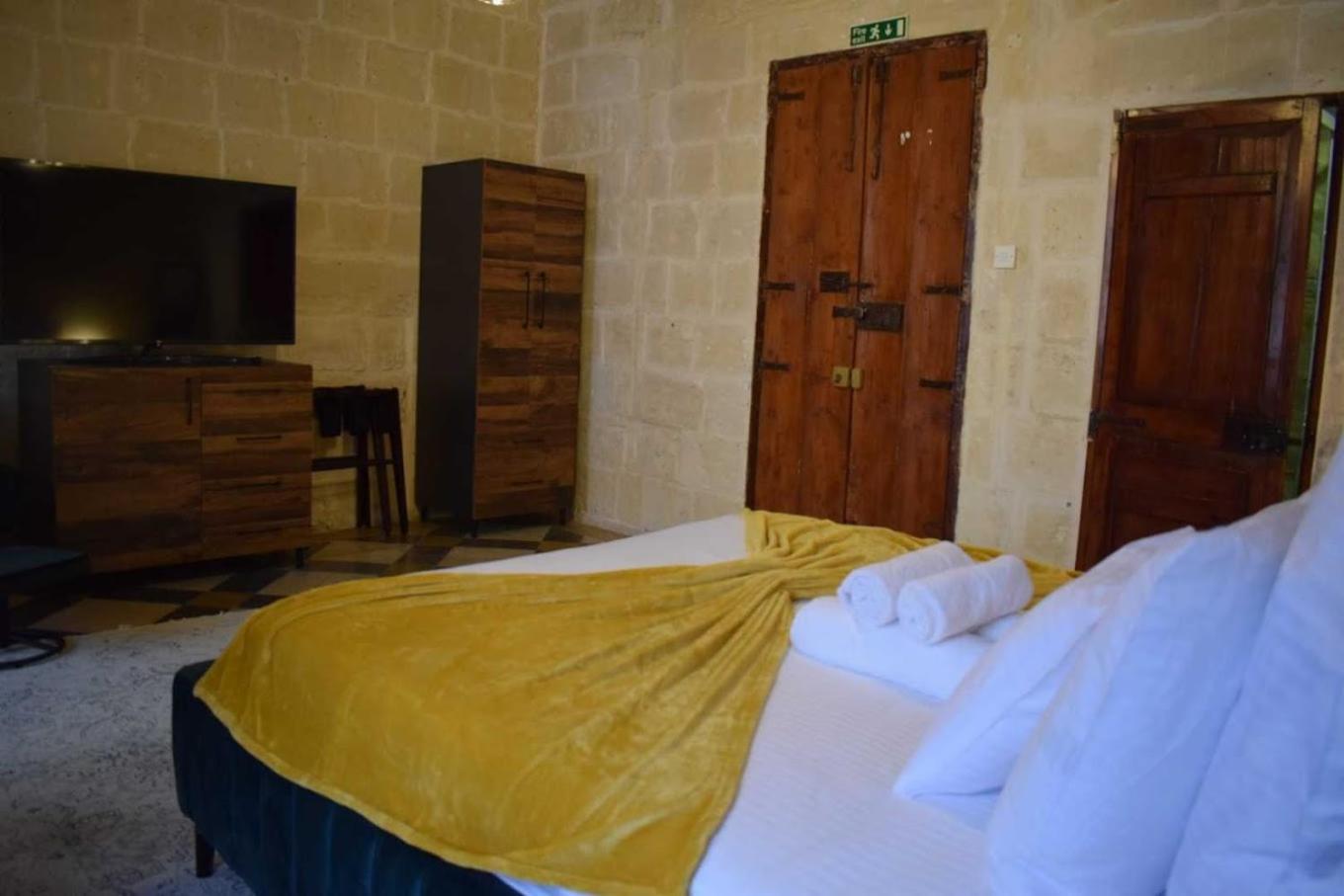 Babel Suites view 2