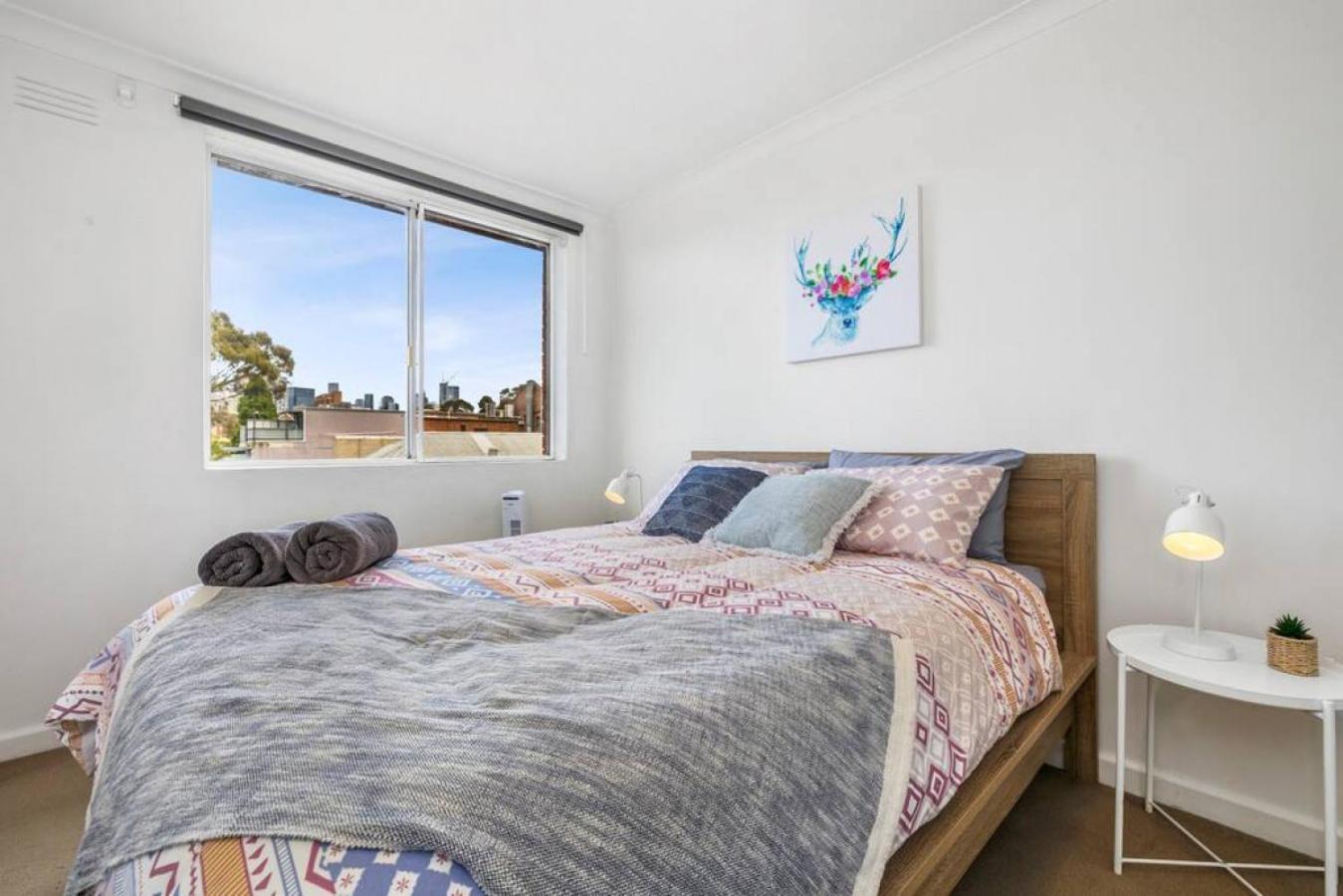 Top level one bedroom apartment with MCG views