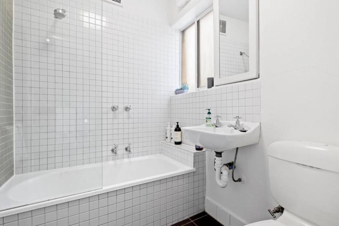 Ground floor one bedroom apartment in South Yarra